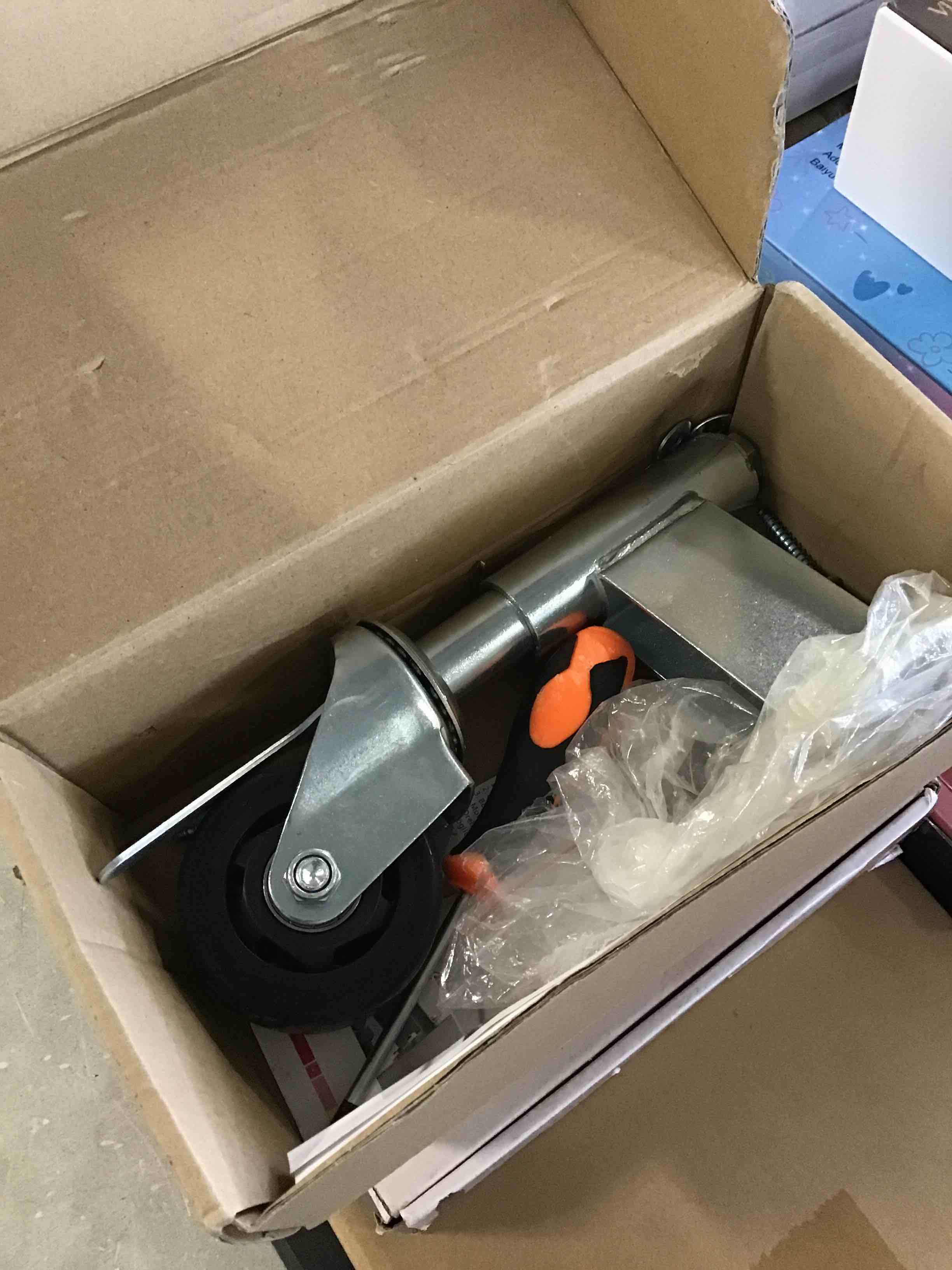 https://s3.amazonaws.com/lotting-images-prod/bidfta/BLU6852908_1722013857720.jpeg