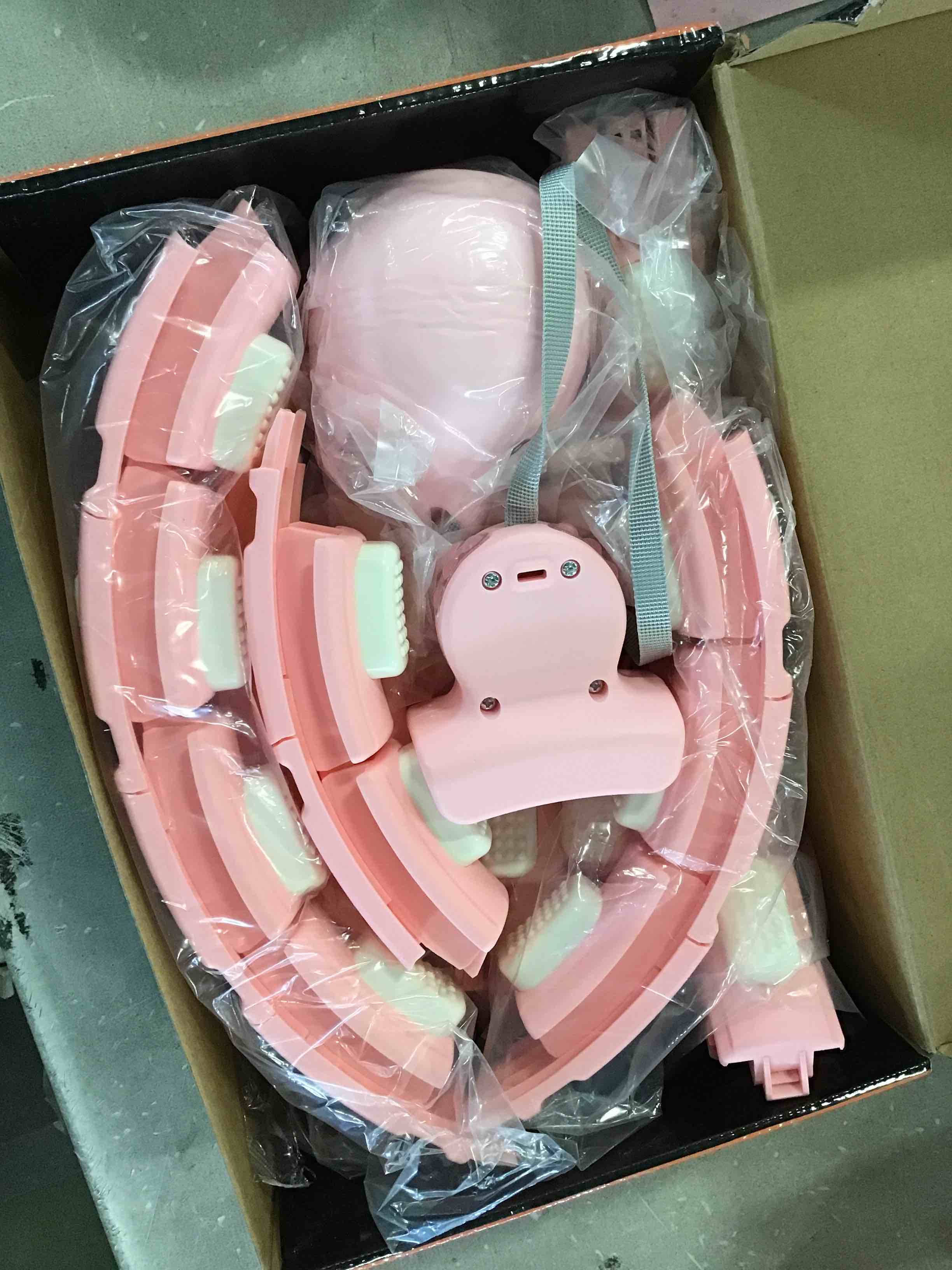 https://s3.amazonaws.com/lotting-images-prod/bidfta/BLU6852924_1722016079406.jpeg