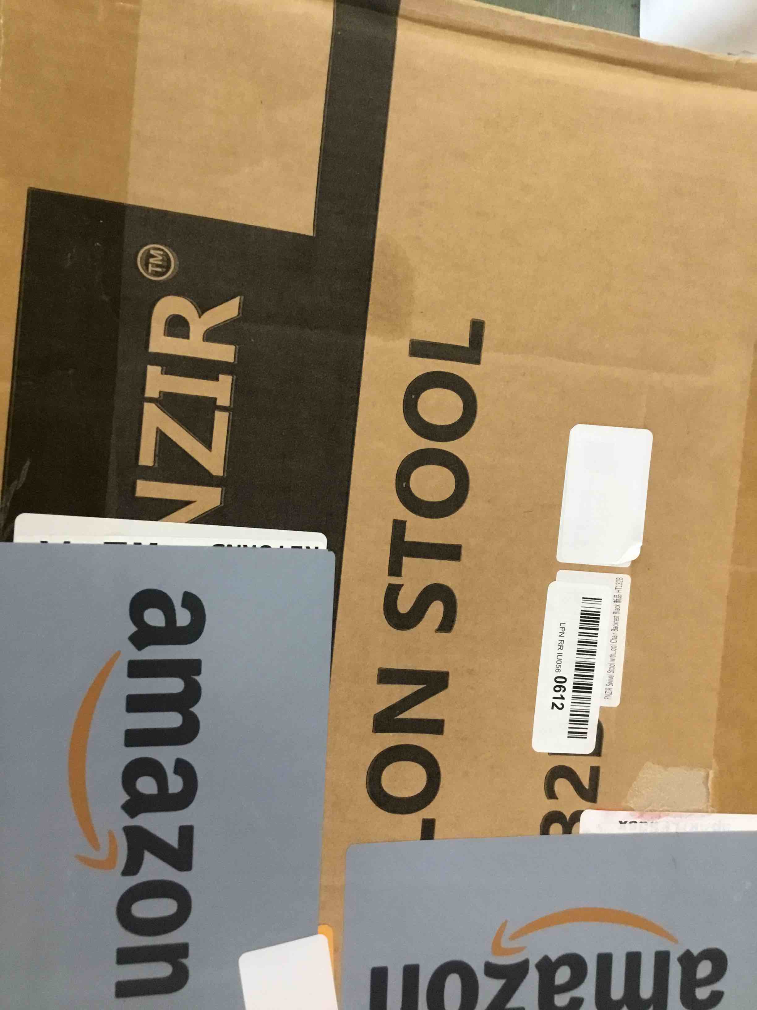 https://s3.amazonaws.com/lotting-images-prod/bidfta/BLU6853460_1722531811350.jpeg