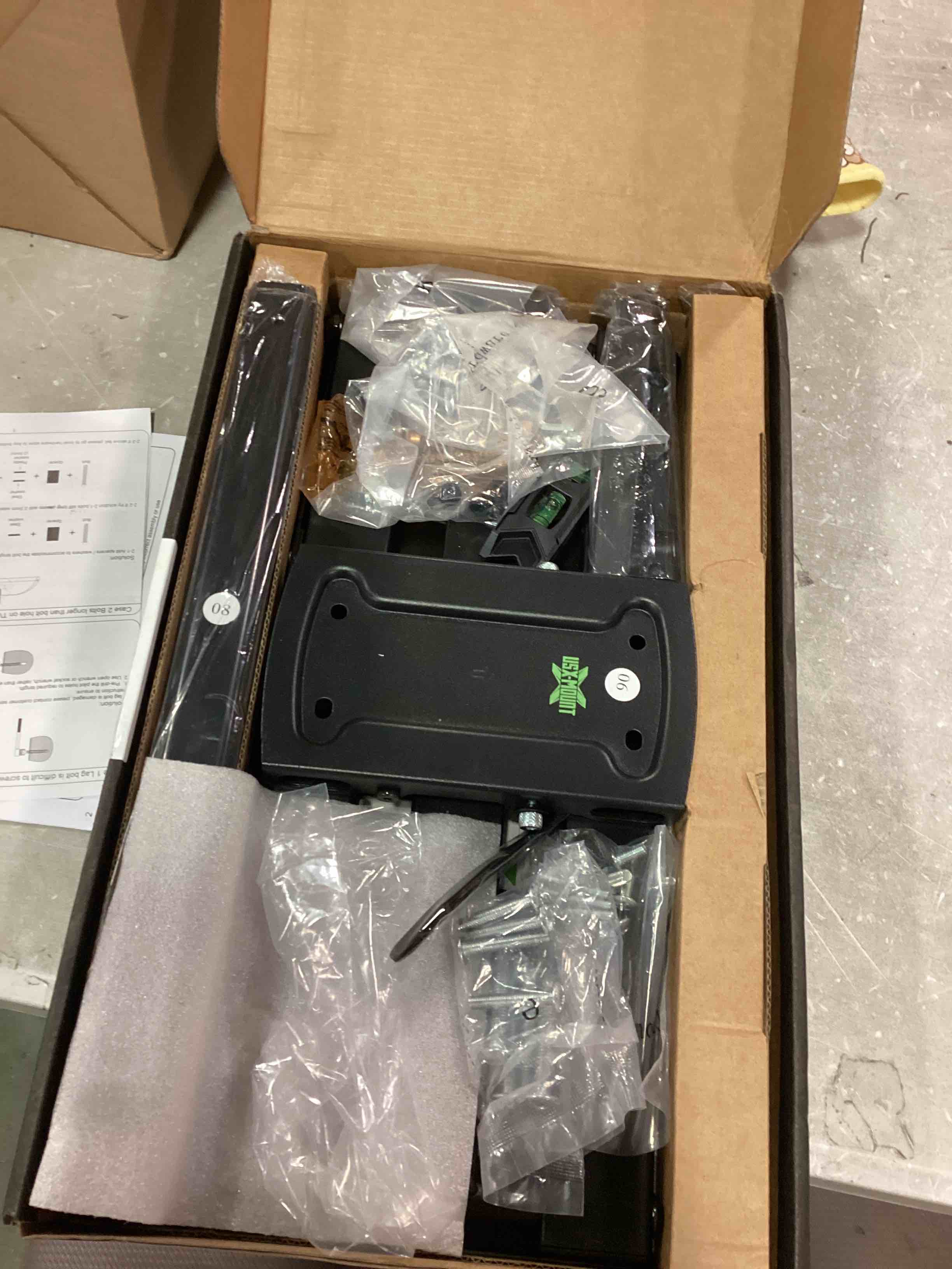https://s3.amazonaws.com/lotting-images-prod/bidfta/BLU6853989_1721792768104.jpeg