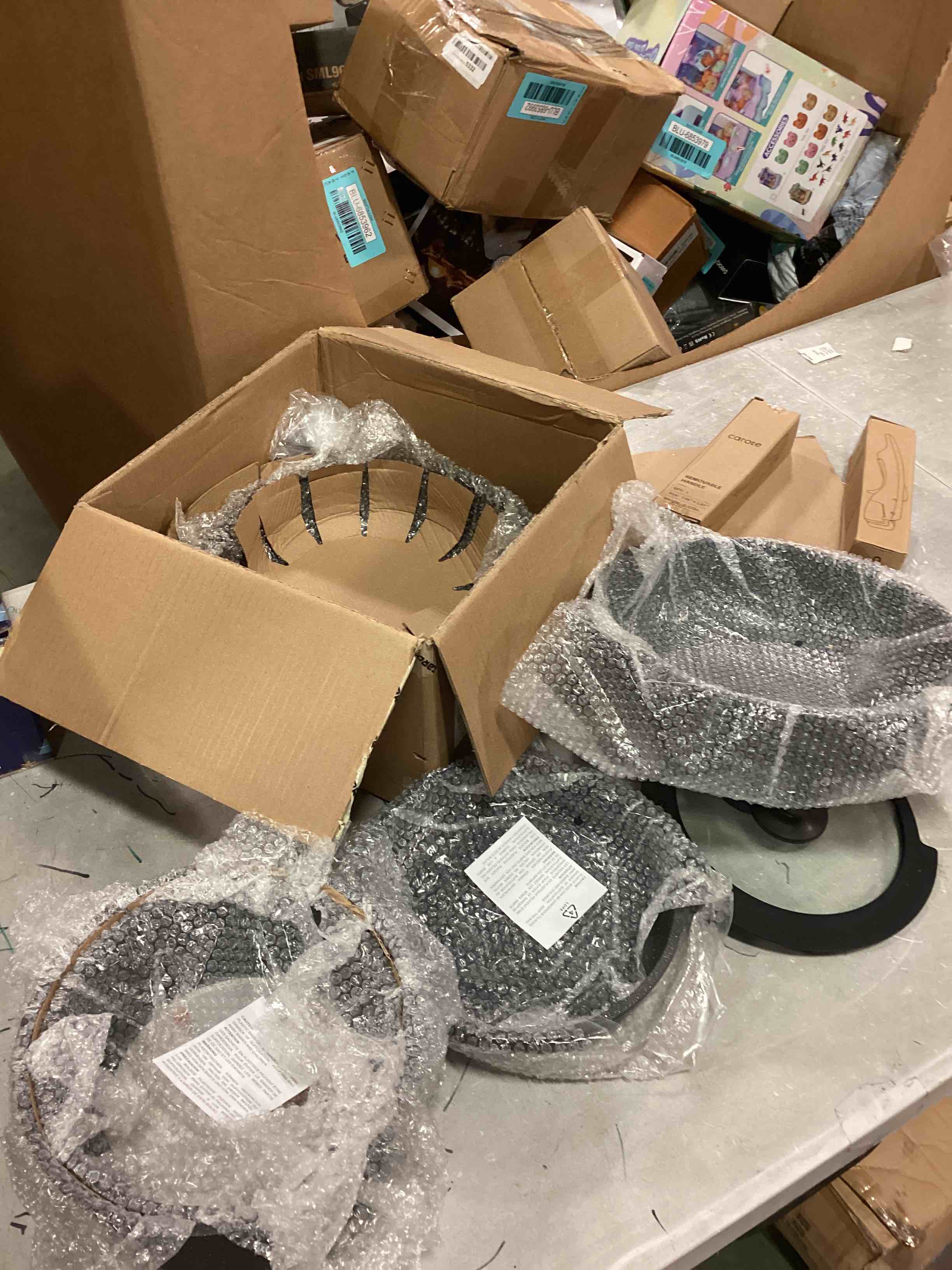 https://s3.amazonaws.com/lotting-images-prod/bidfta/BLU6853993_1721793963768.jpeg