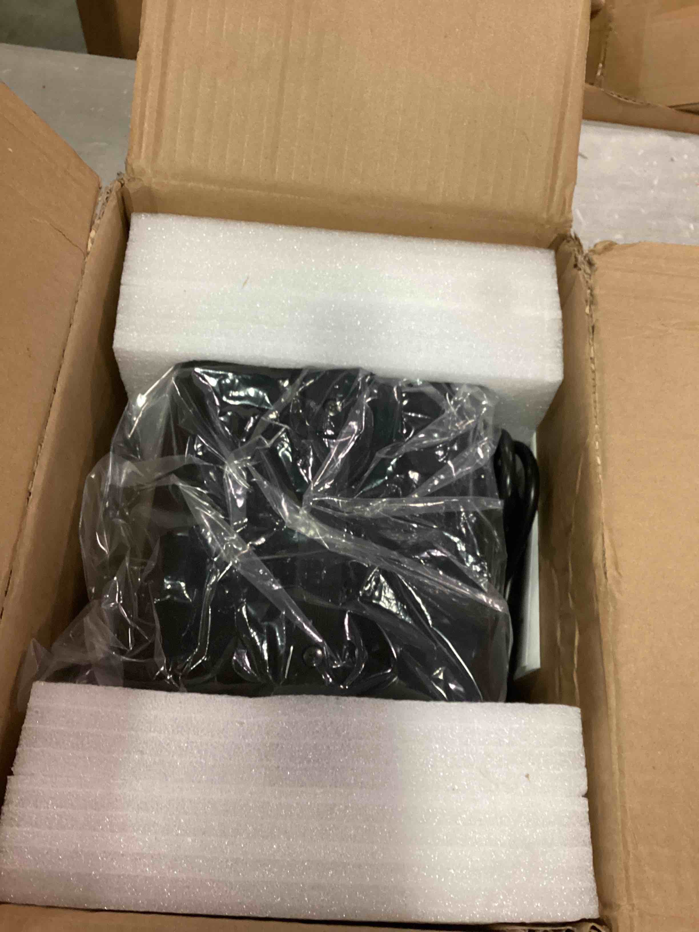 https://s3.amazonaws.com/lotting-images-prod/bidfta/BLU6854022_1721796167243.jpeg