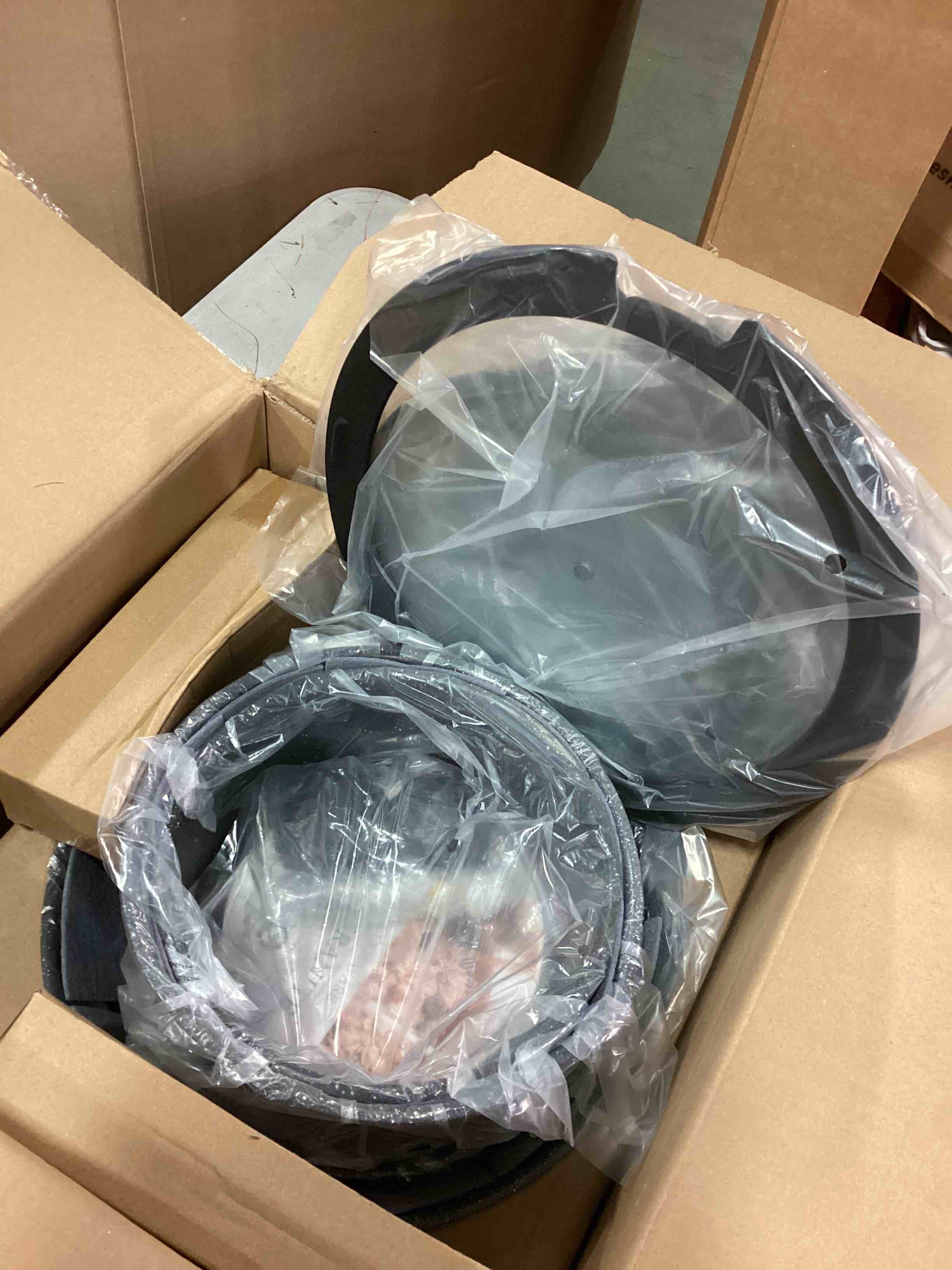 https://s3.amazonaws.com/lotting-images-prod/bidfta/BLU6854105_1721859031516.jpeg