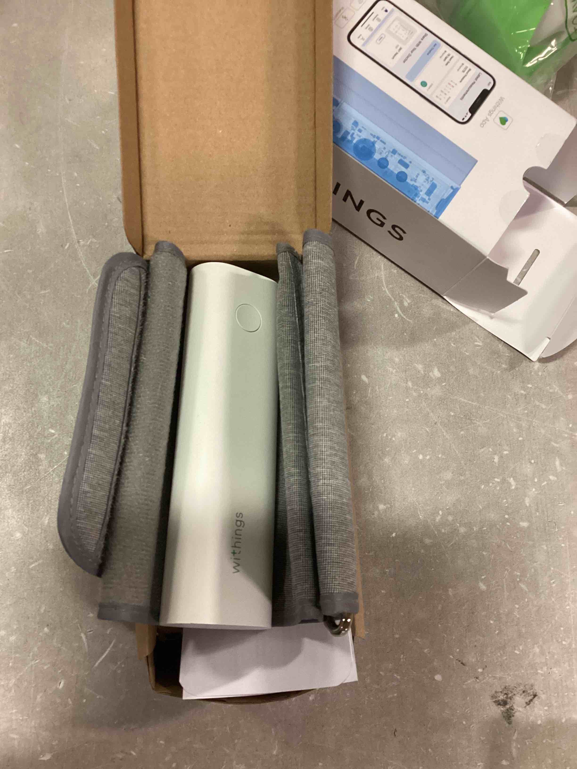 https://s3.amazonaws.com/lotting-images-prod/bidfta/BLU6854487_1721953929177.jpeg