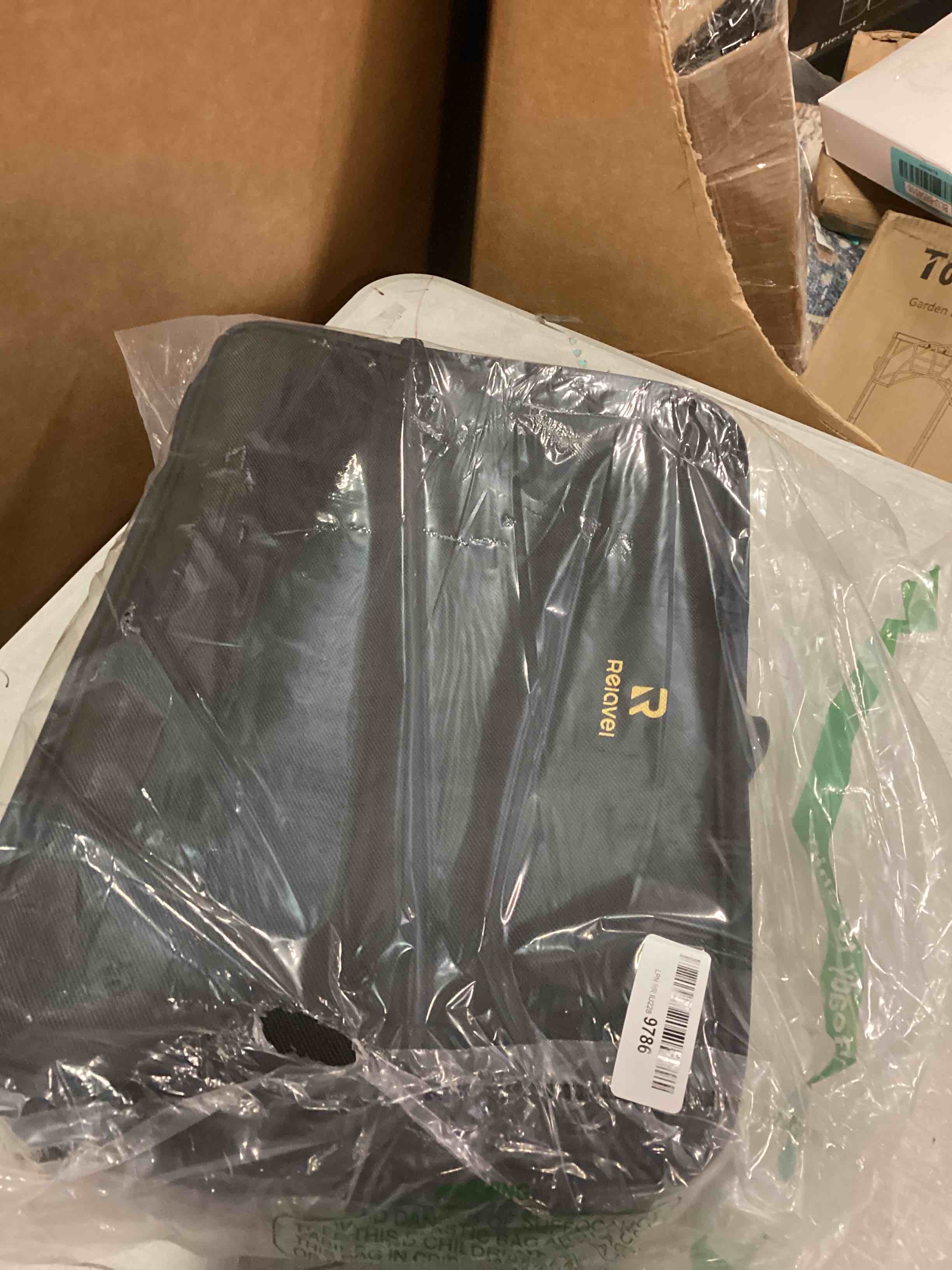 https://s3.amazonaws.com/lotting-images-prod/bidfta/BLU6854519_1721958158539.jpeg