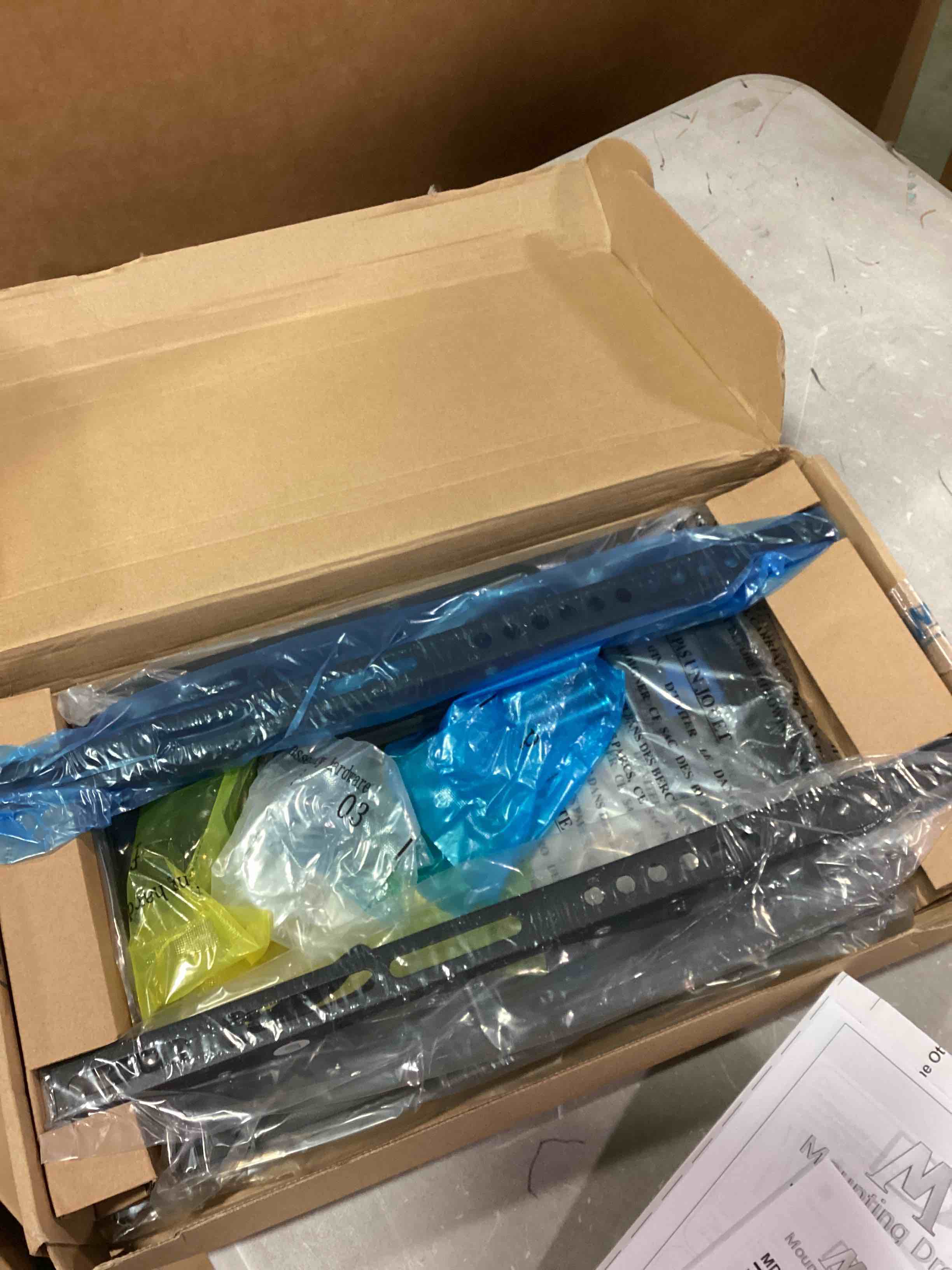 https://s3.amazonaws.com/lotting-images-prod/bidfta/BLU6854558_1721961368374.jpeg