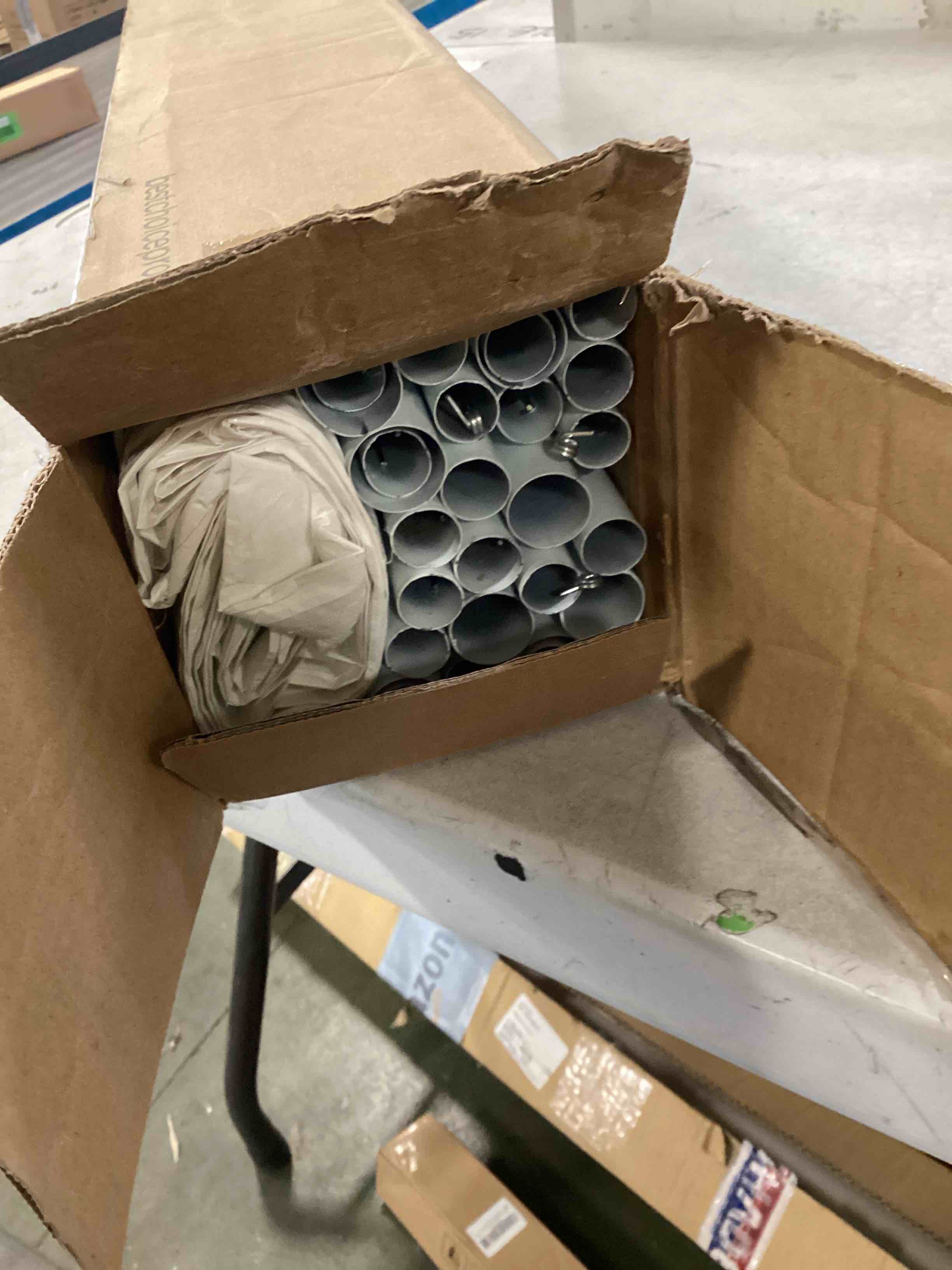 https://s3.amazonaws.com/lotting-images-prod/bidfta/BLU6854695_1722031262876.jpeg