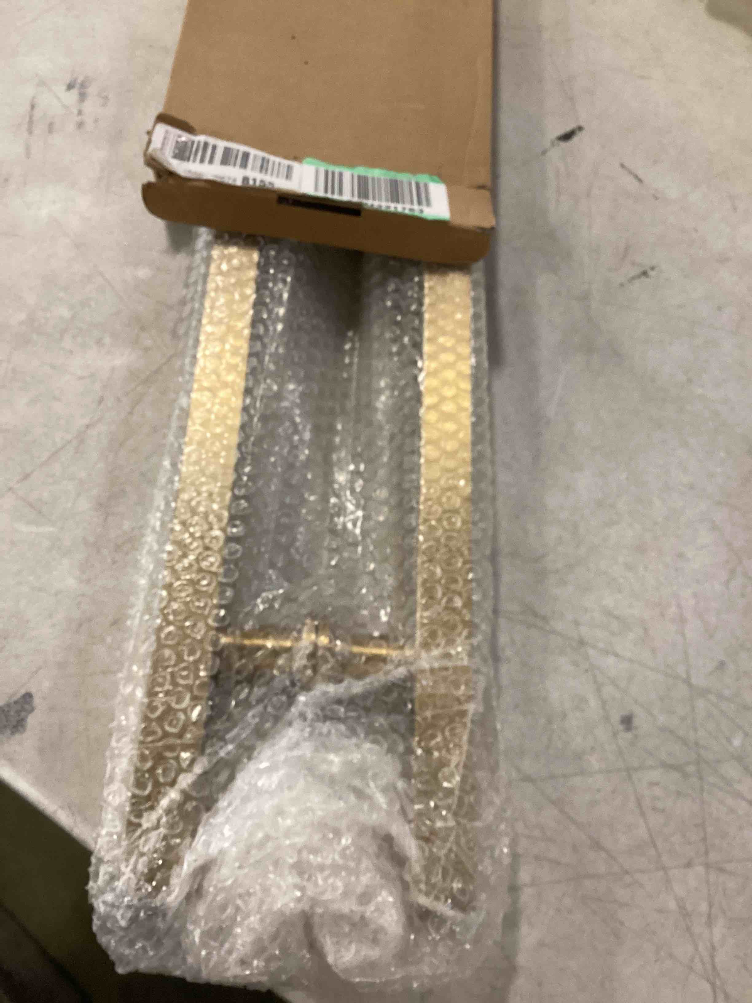 https://s3.amazonaws.com/lotting-images-prod/bidfta/BLU6854722_1722036049563.jpeg