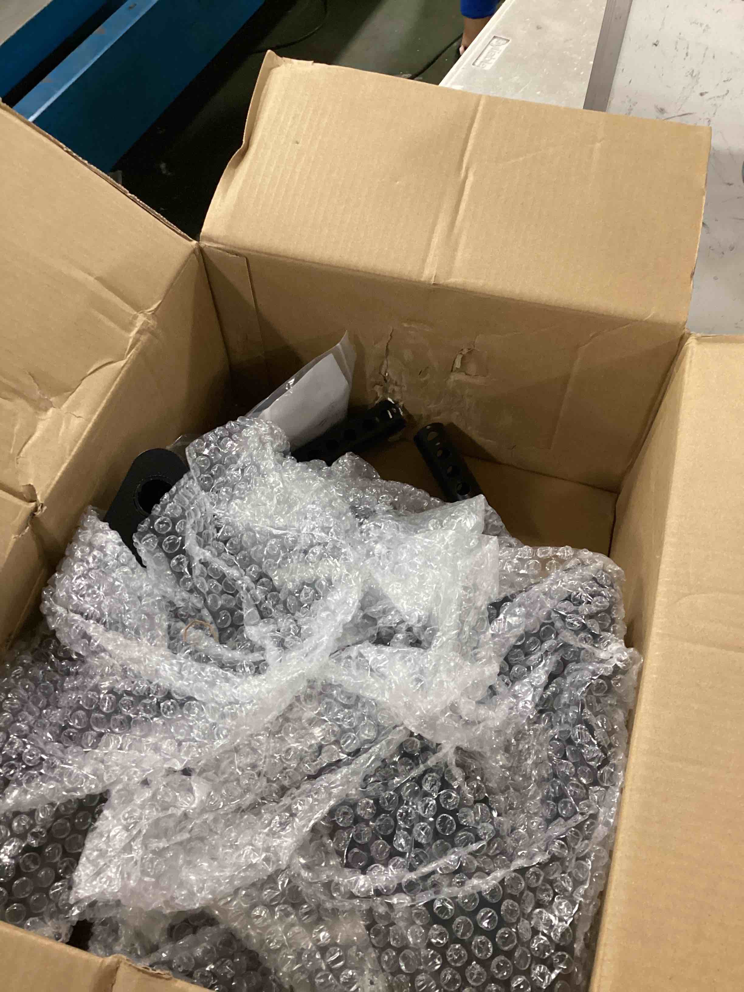 https://s3.amazonaws.com/lotting-images-prod/bidfta/BLU6854808_1722051153460.jpeg