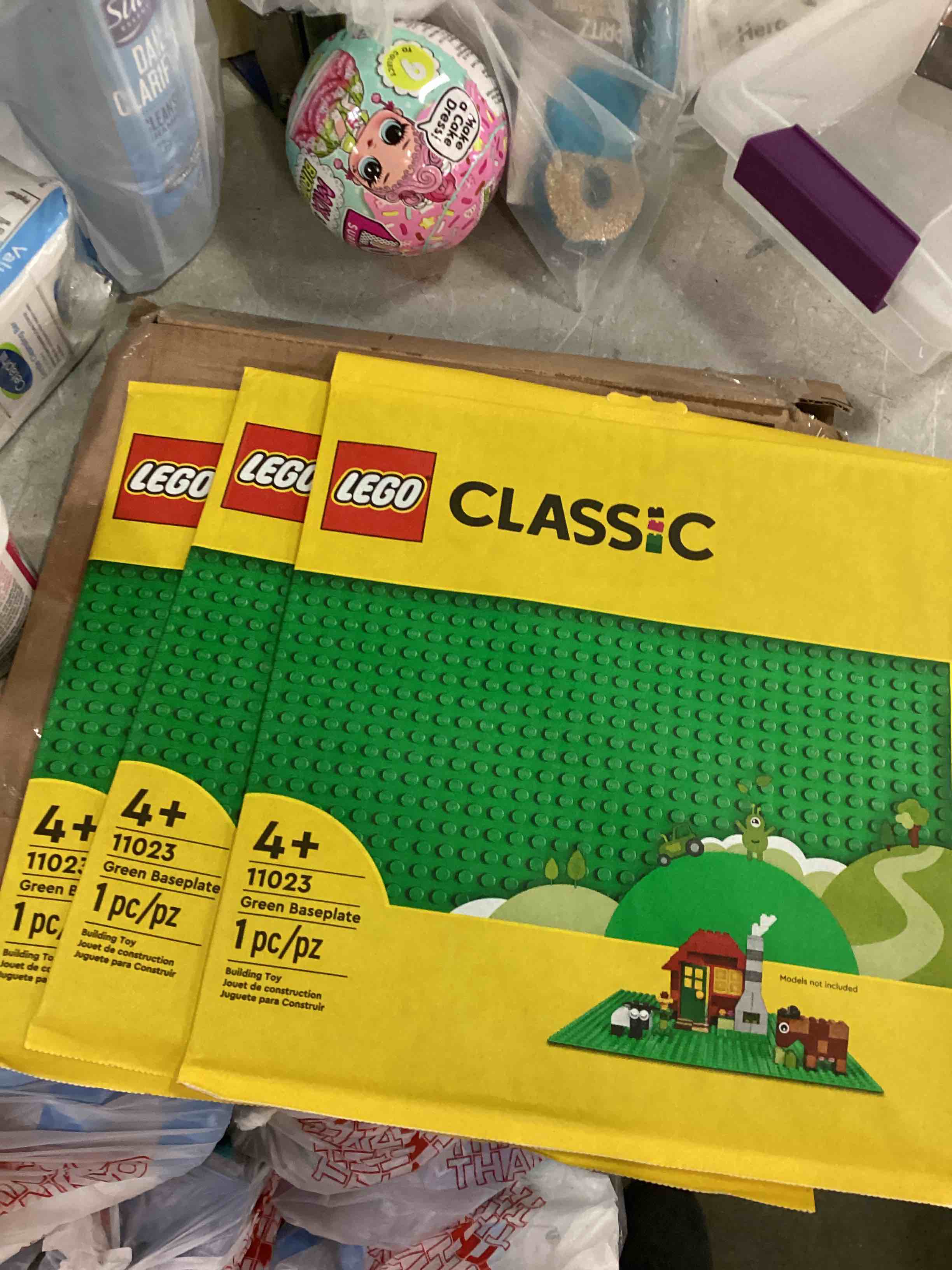 https://s3.amazonaws.com/lotting-images-prod/bidfta/BLU6854910_1722381660710.jpeg