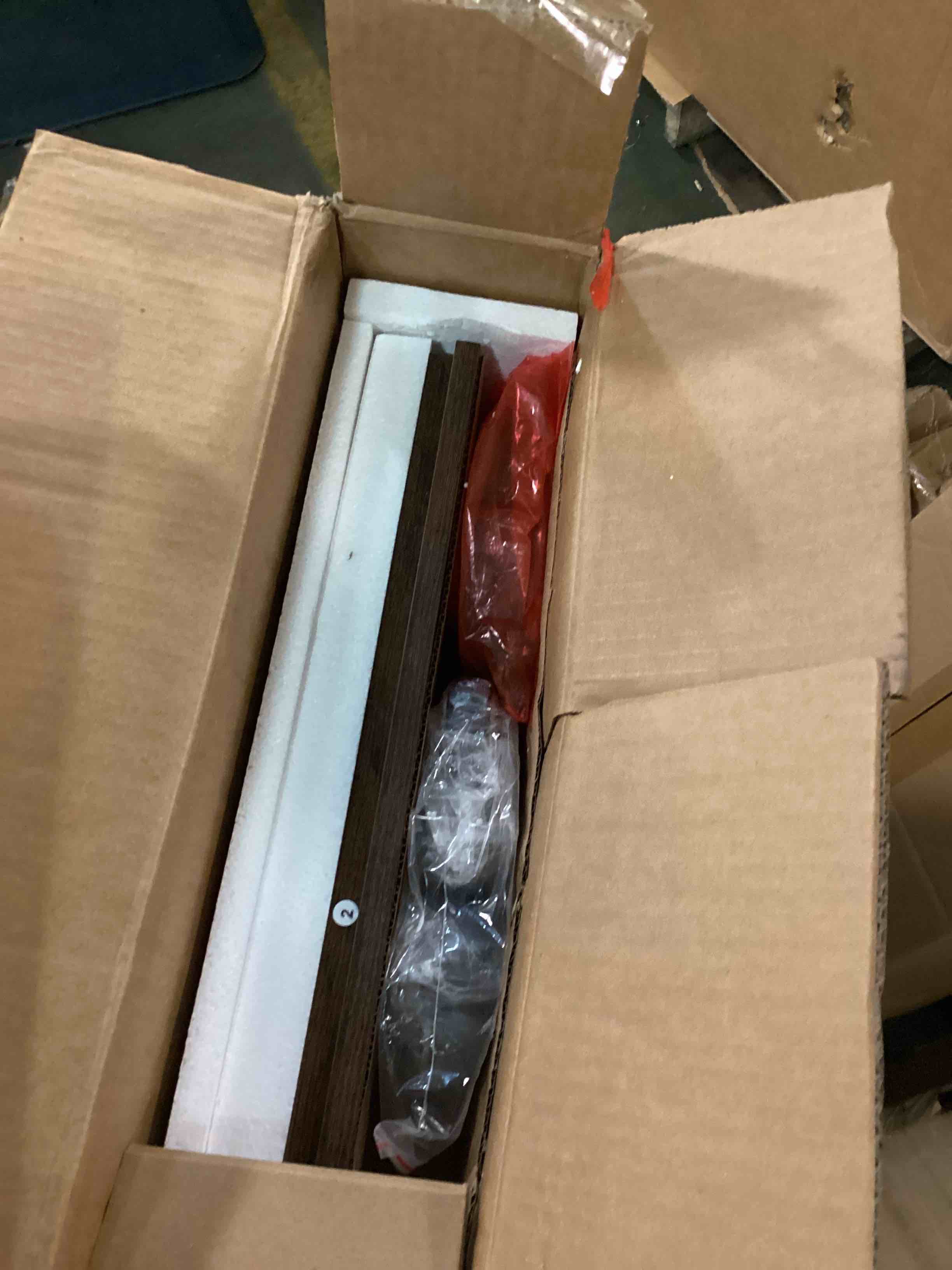 https://s3.amazonaws.com/lotting-images-prod/bidfta/BLU6855007_1722391644582.jpeg