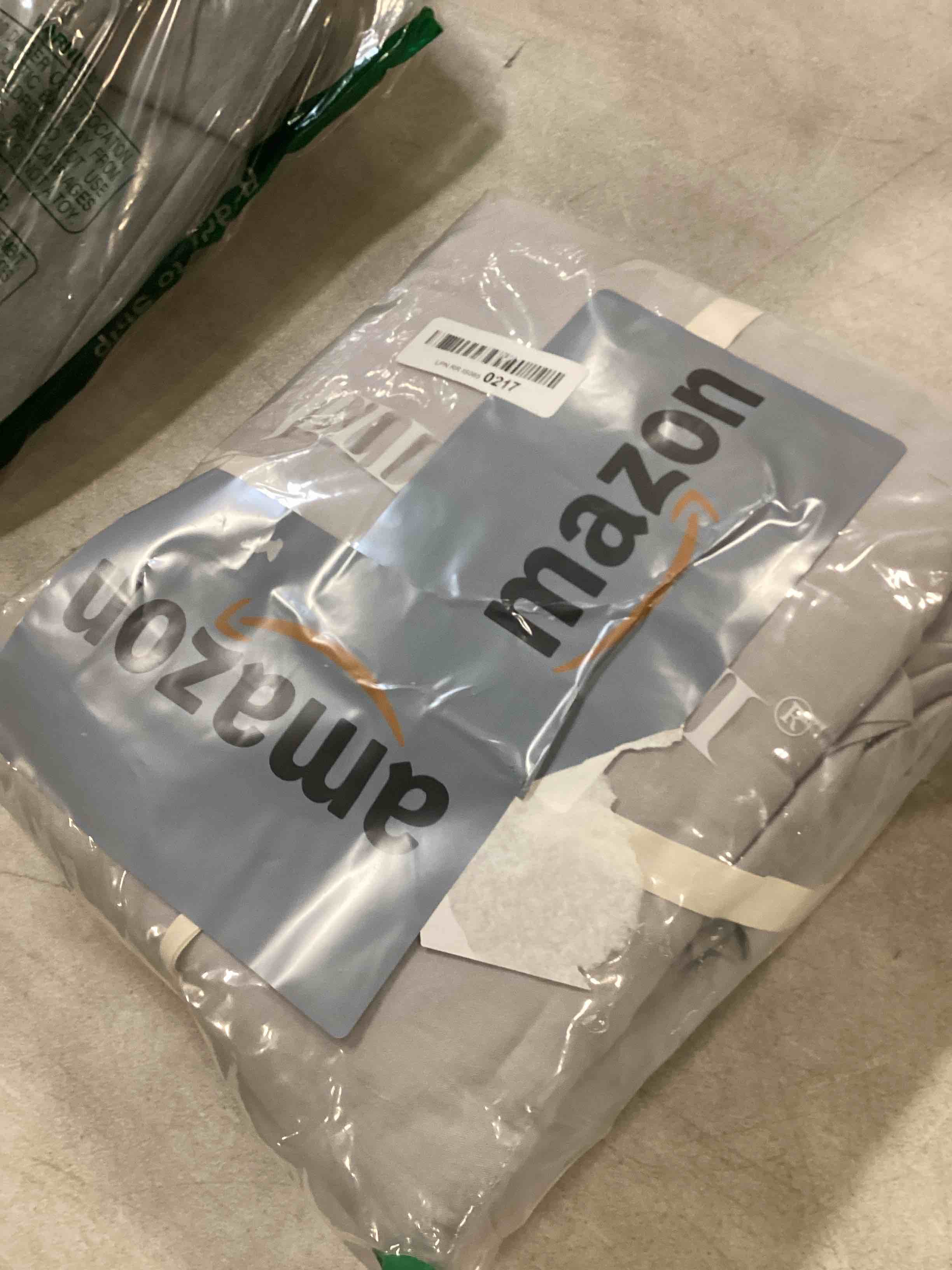 https://s3.amazonaws.com/lotting-images-prod/bidfta/BLU6855996_1721928518982.jpeg