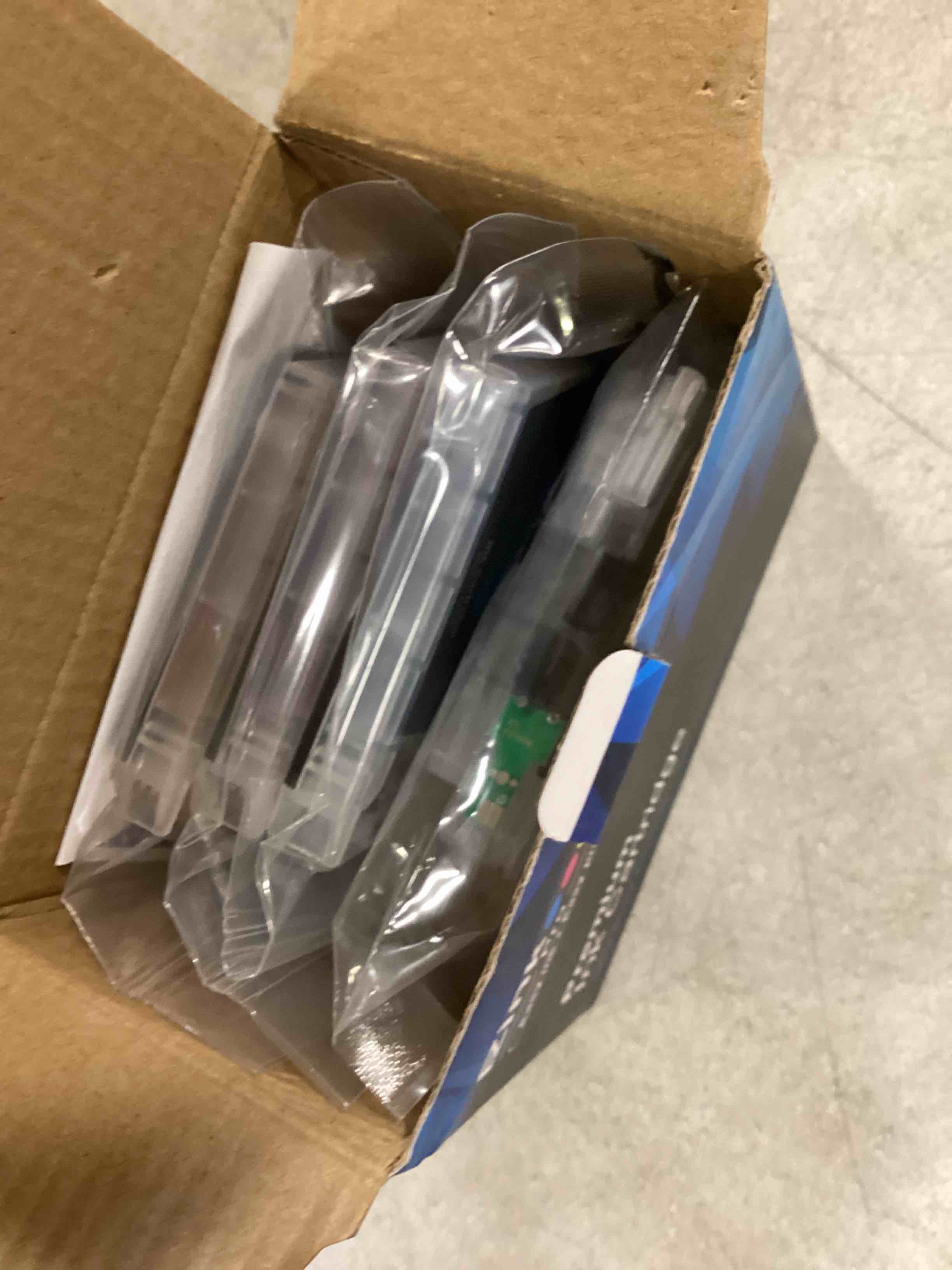 https://s3.amazonaws.com/lotting-images-prod/bidfta/BLU6856006_1721925854122.jpeg