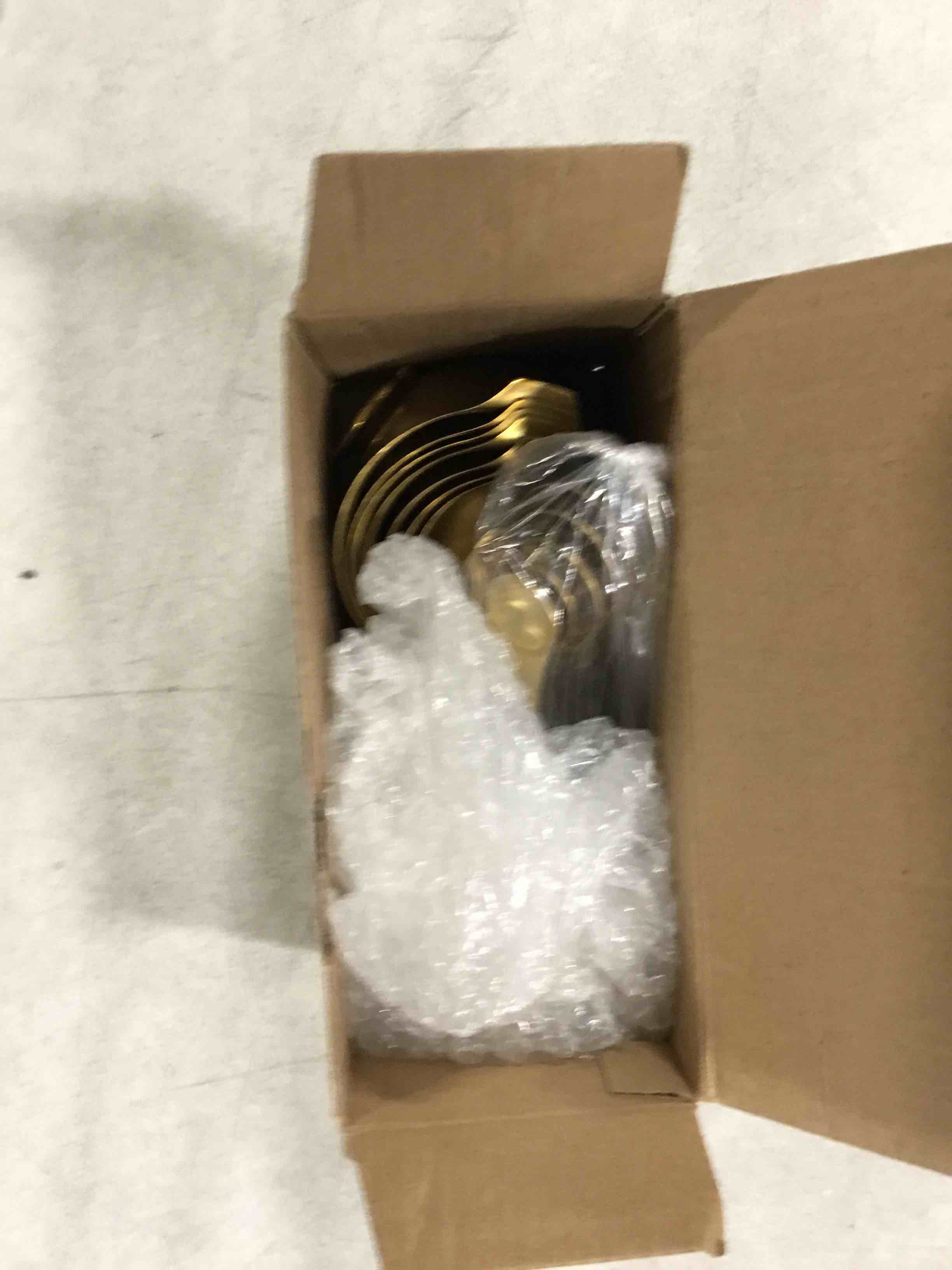 https://s3.amazonaws.com/lotting-images-prod/bidfta/BLU6856624_1722051699490.jpeg