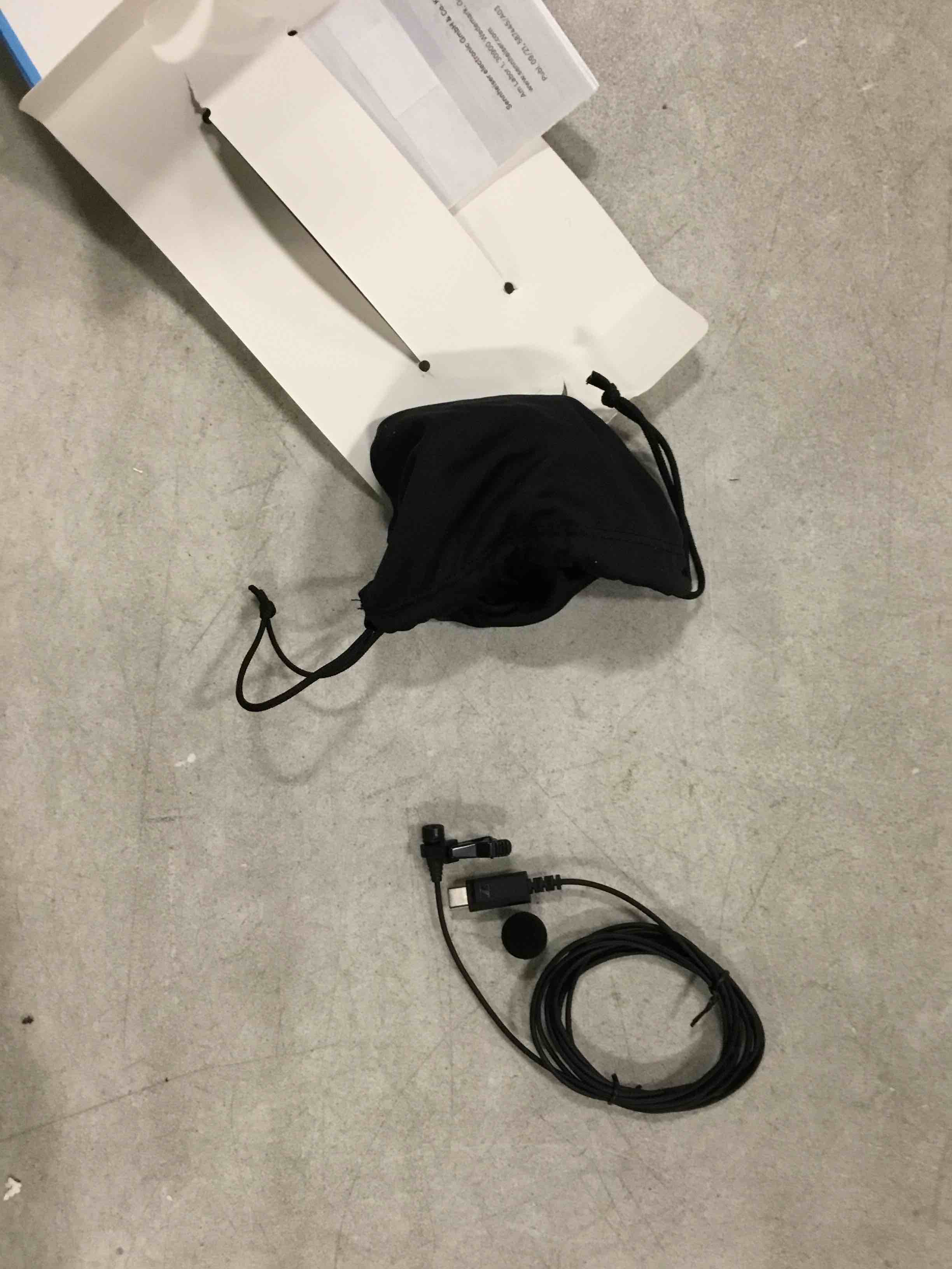 https://s3.amazonaws.com/lotting-images-prod/bidfta/BLU6856707_1722057751557.jpeg
