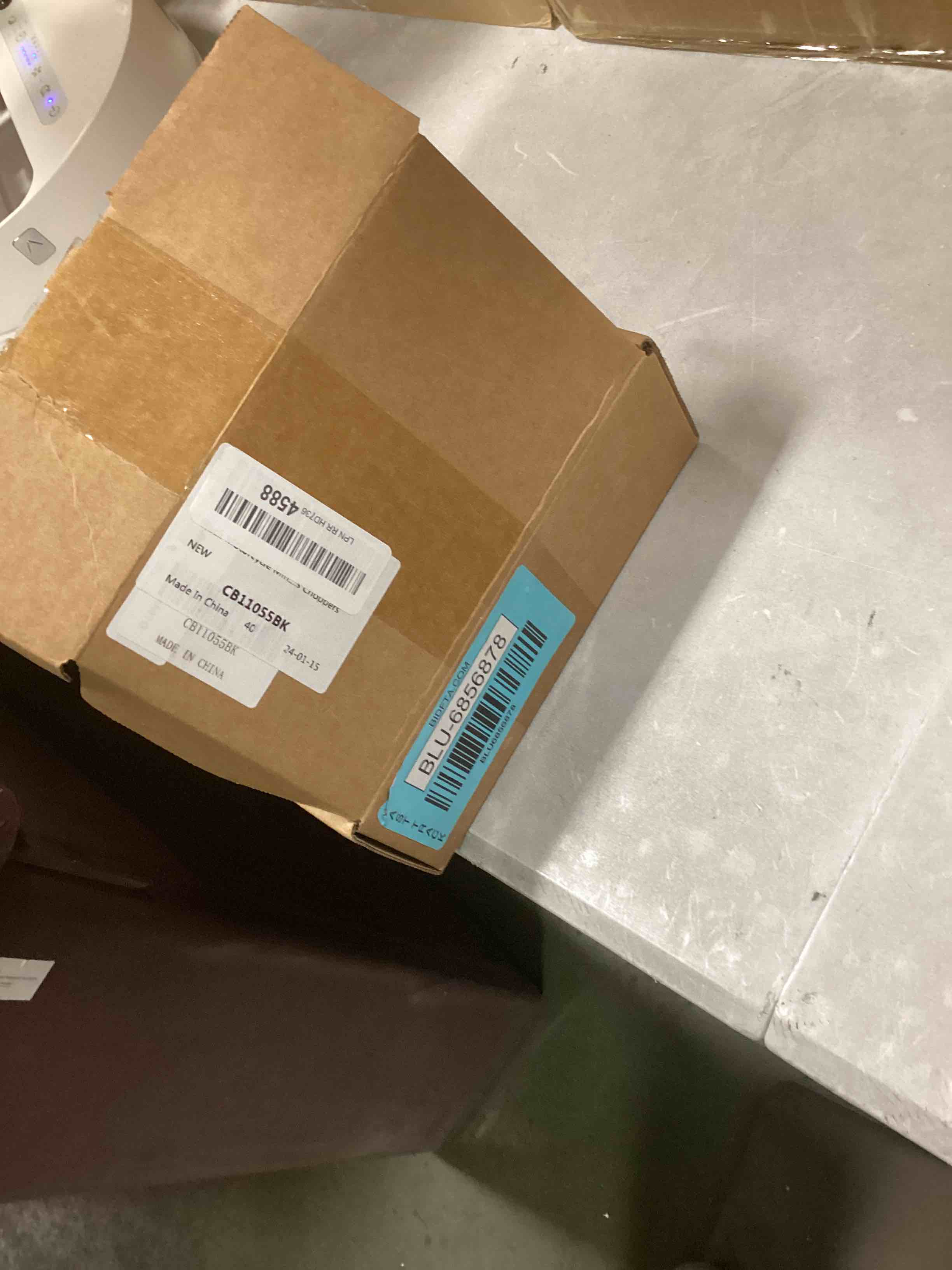 https://s3.amazonaws.com/lotting-images-prod/bidfta/BLU6856878_1722266503939.jpeg