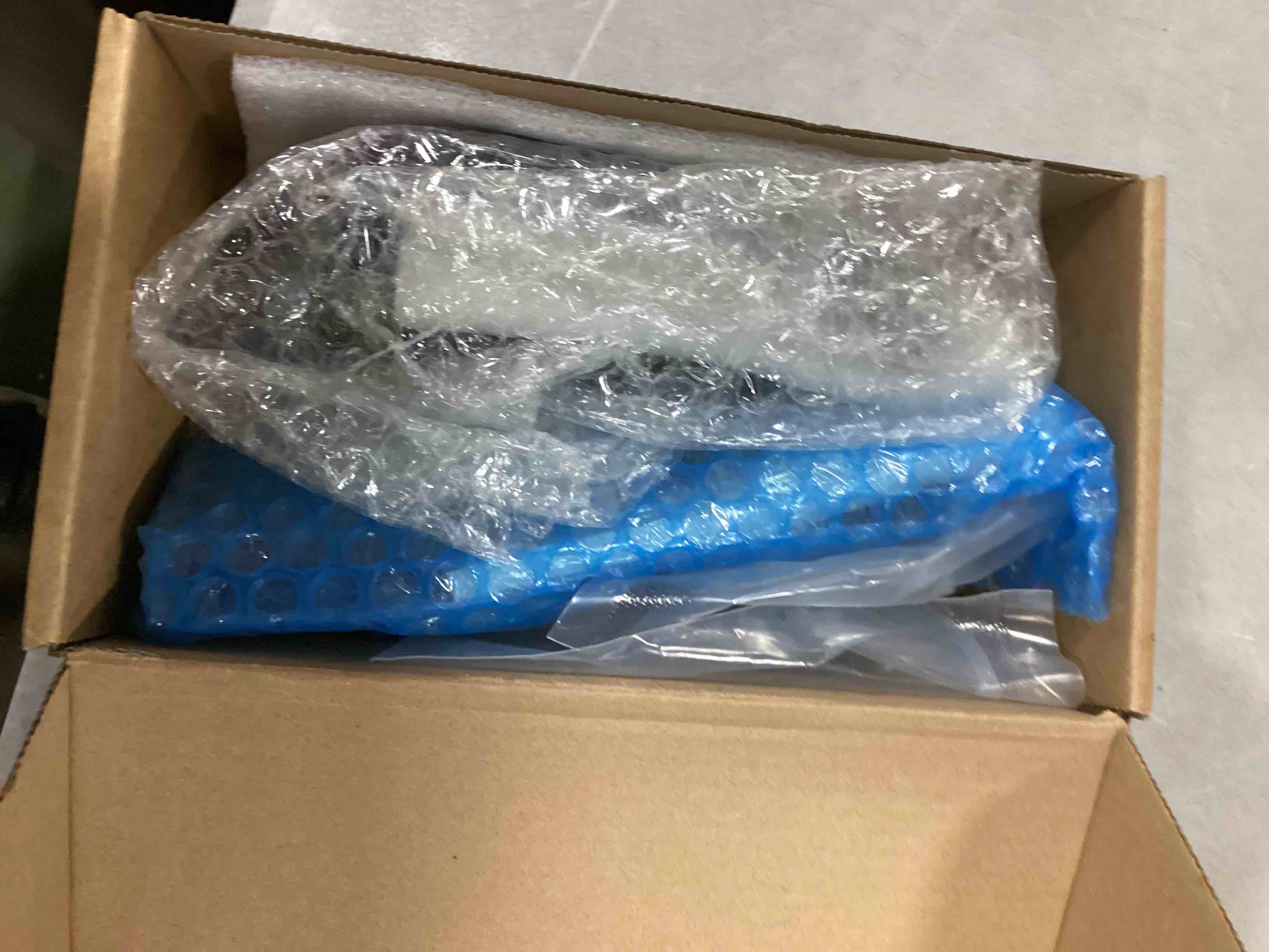 https://s3.amazonaws.com/lotting-images-prod/bidfta/BLU6856878_1722266507683.jpeg
