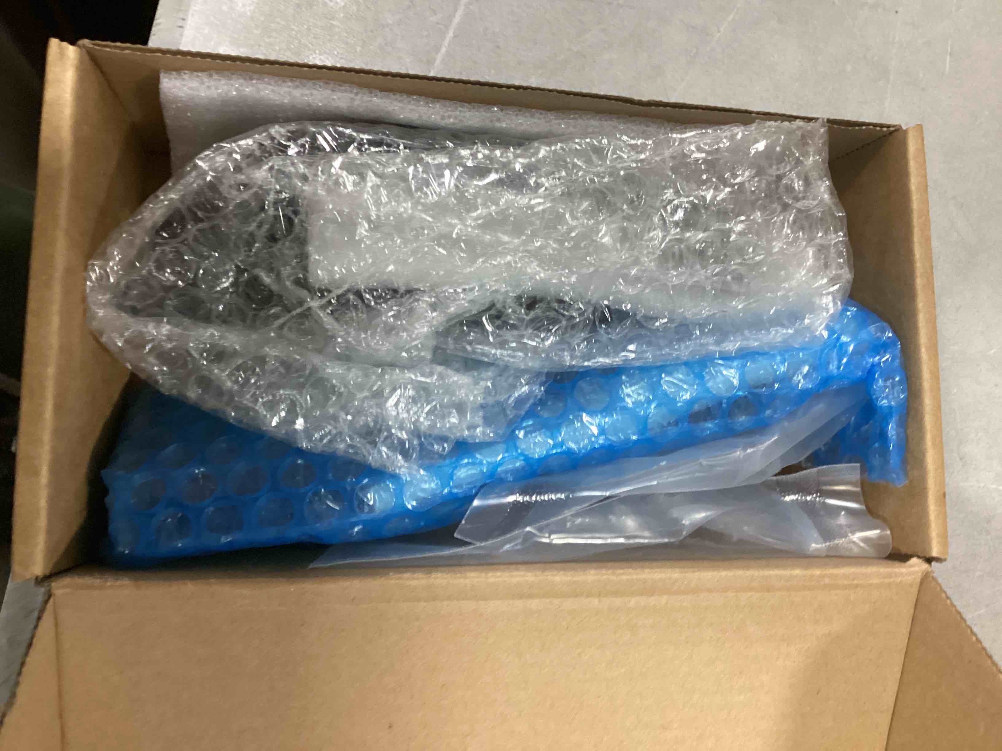 https://s3.amazonaws.com/lotting-images-prod/bidfta/BLU6856878_1722266508802.jpeg