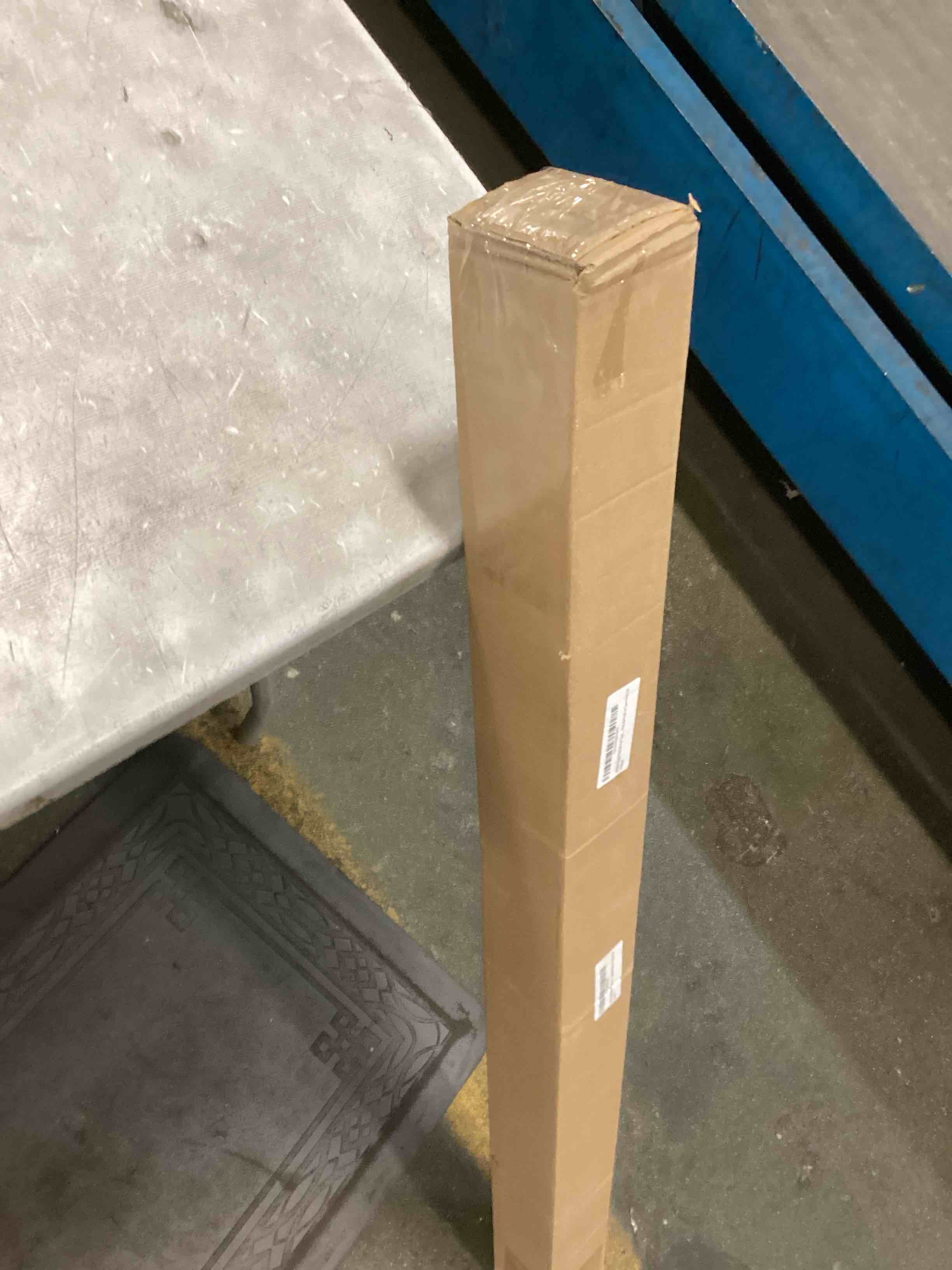 https://s3.amazonaws.com/lotting-images-prod/bidfta/BLU6857333_1721752454934.jpeg