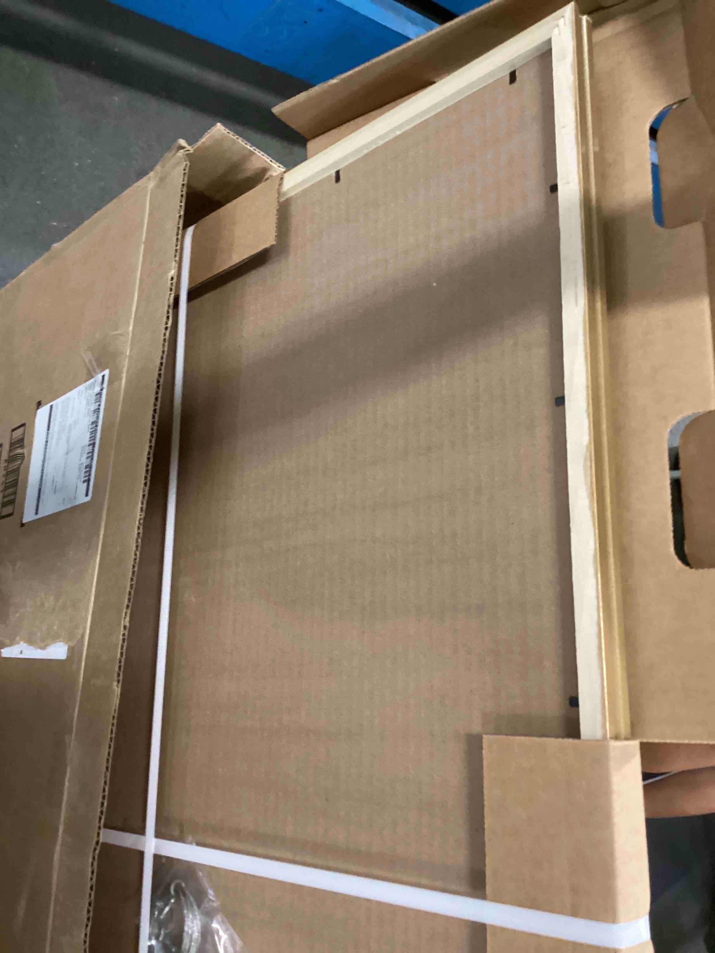 https://s3.amazonaws.com/lotting-images-prod/bidfta/BLU6857416_1721765375720.jpeg