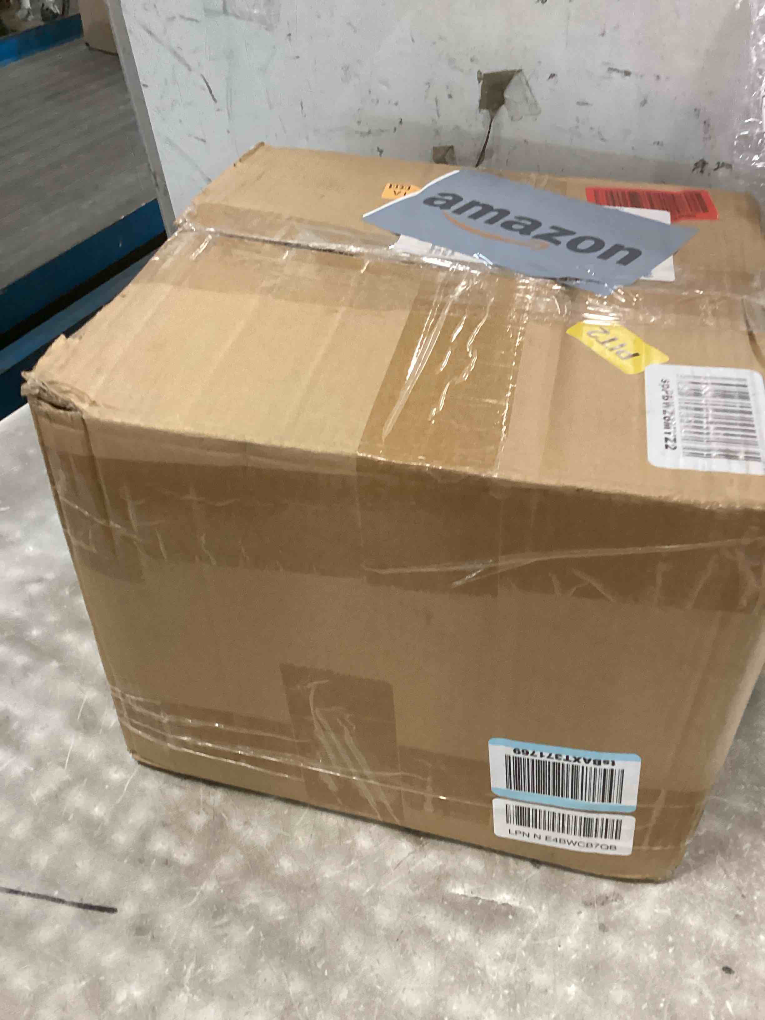 https://s3.amazonaws.com/lotting-images-prod/bidfta/BLU6857785_1721845160563.jpeg