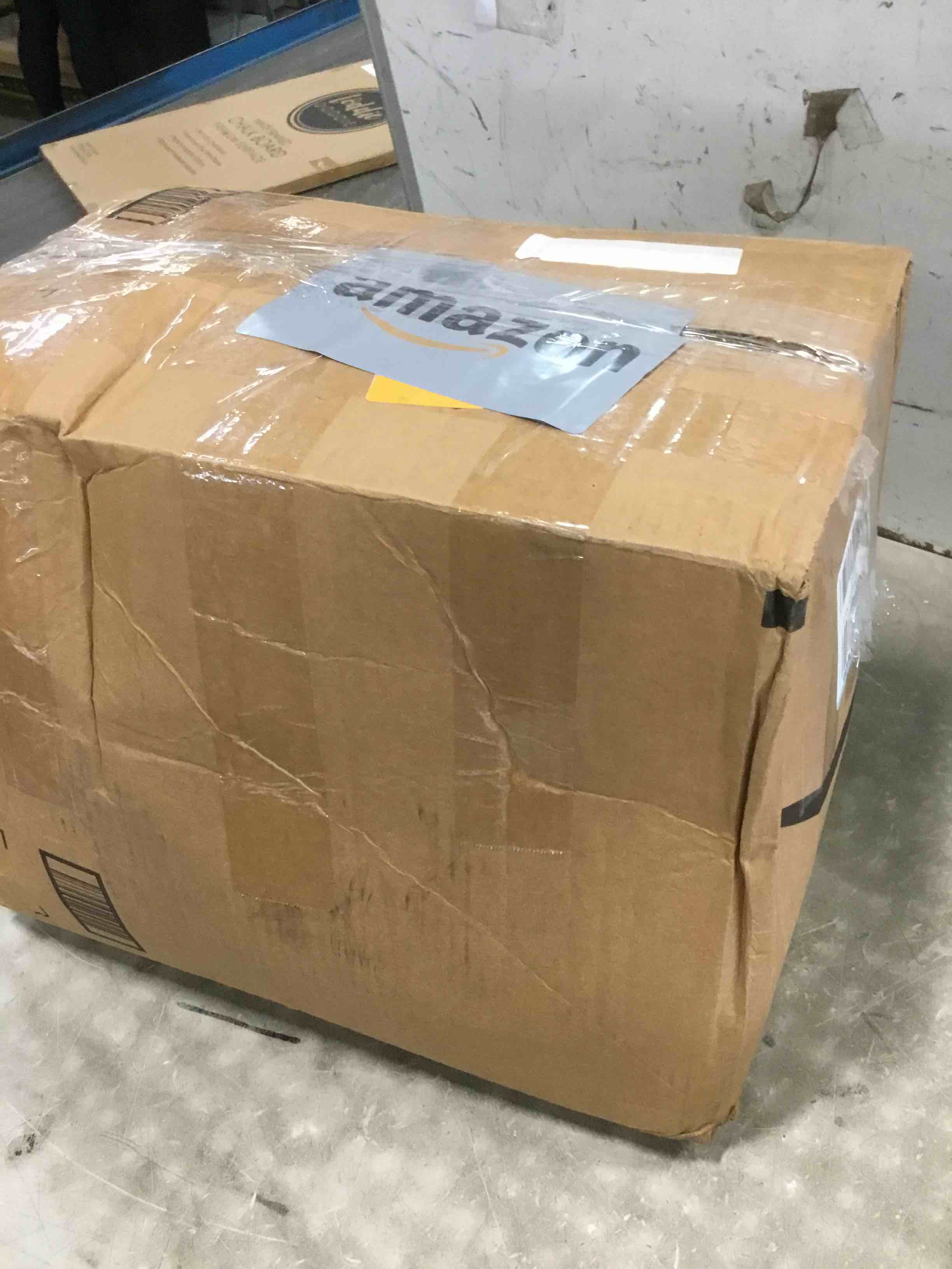 https://s3.amazonaws.com/lotting-images-prod/bidfta/BLU6857825_1721851693817.jpeg