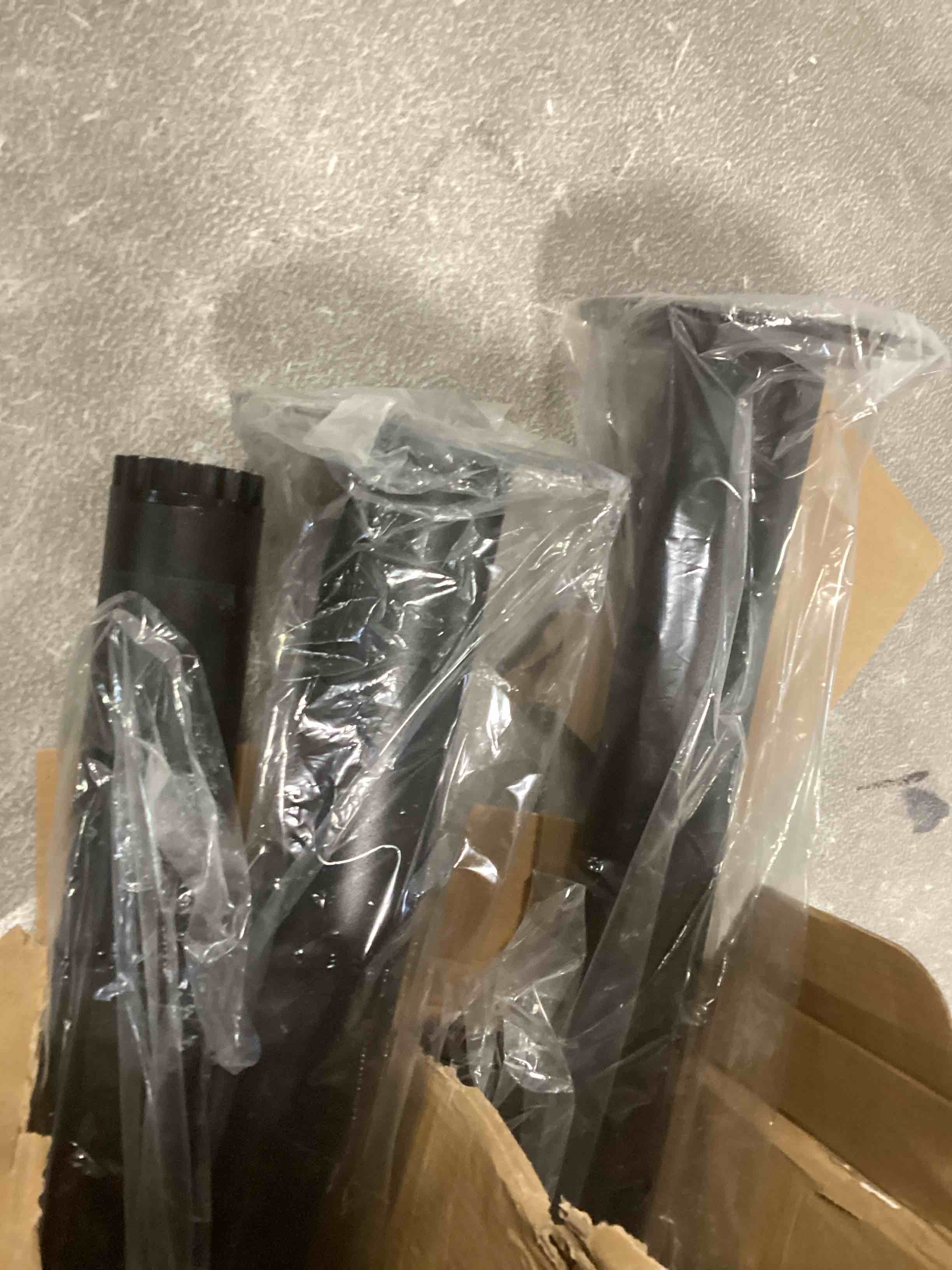 https://s3.amazonaws.com/lotting-images-prod/bidfta/BLU6857991_1721925124306.jpeg