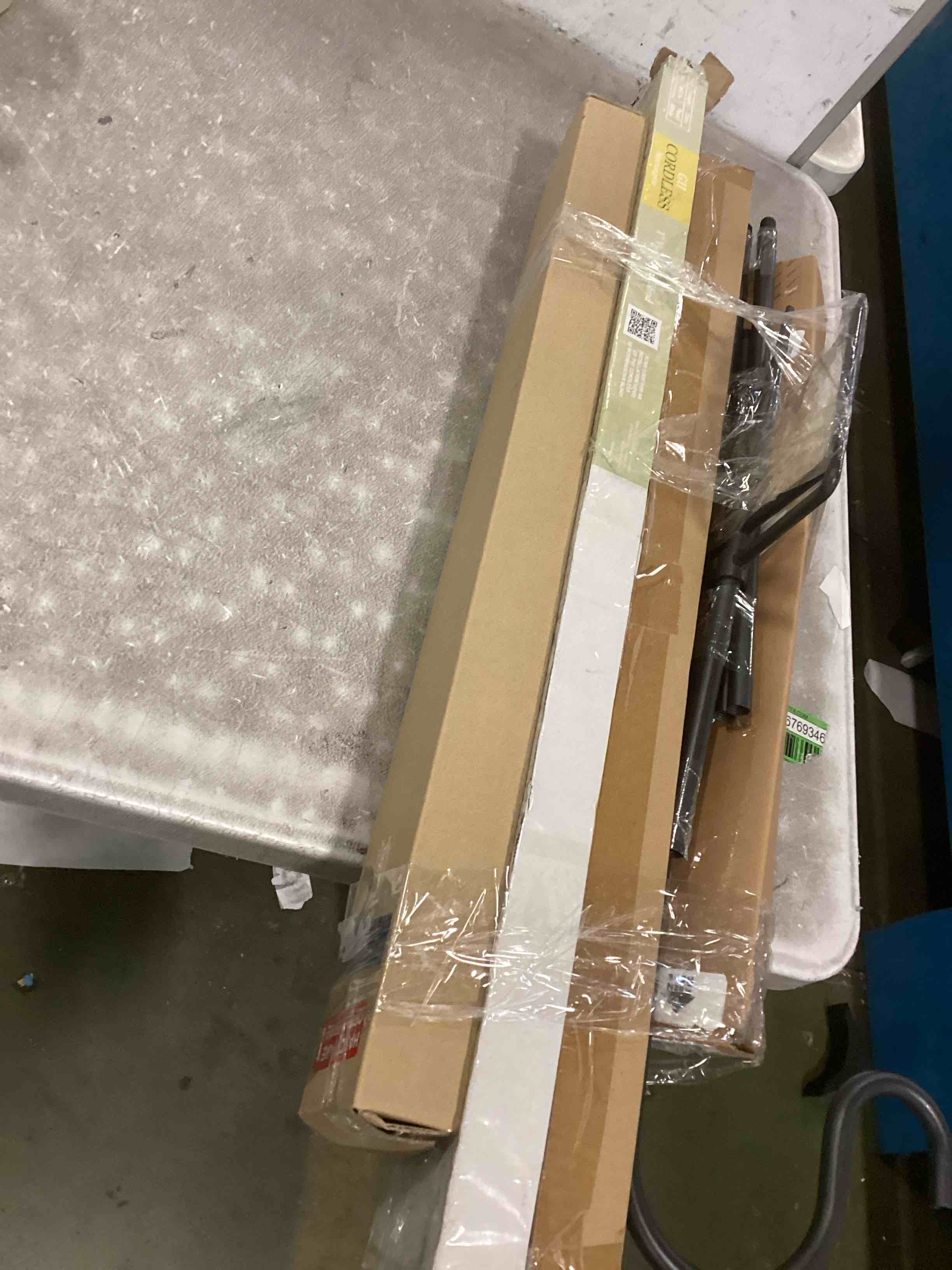 https://s3.amazonaws.com/lotting-images-prod/bidfta/BLU6858089_1721938066354.jpeg