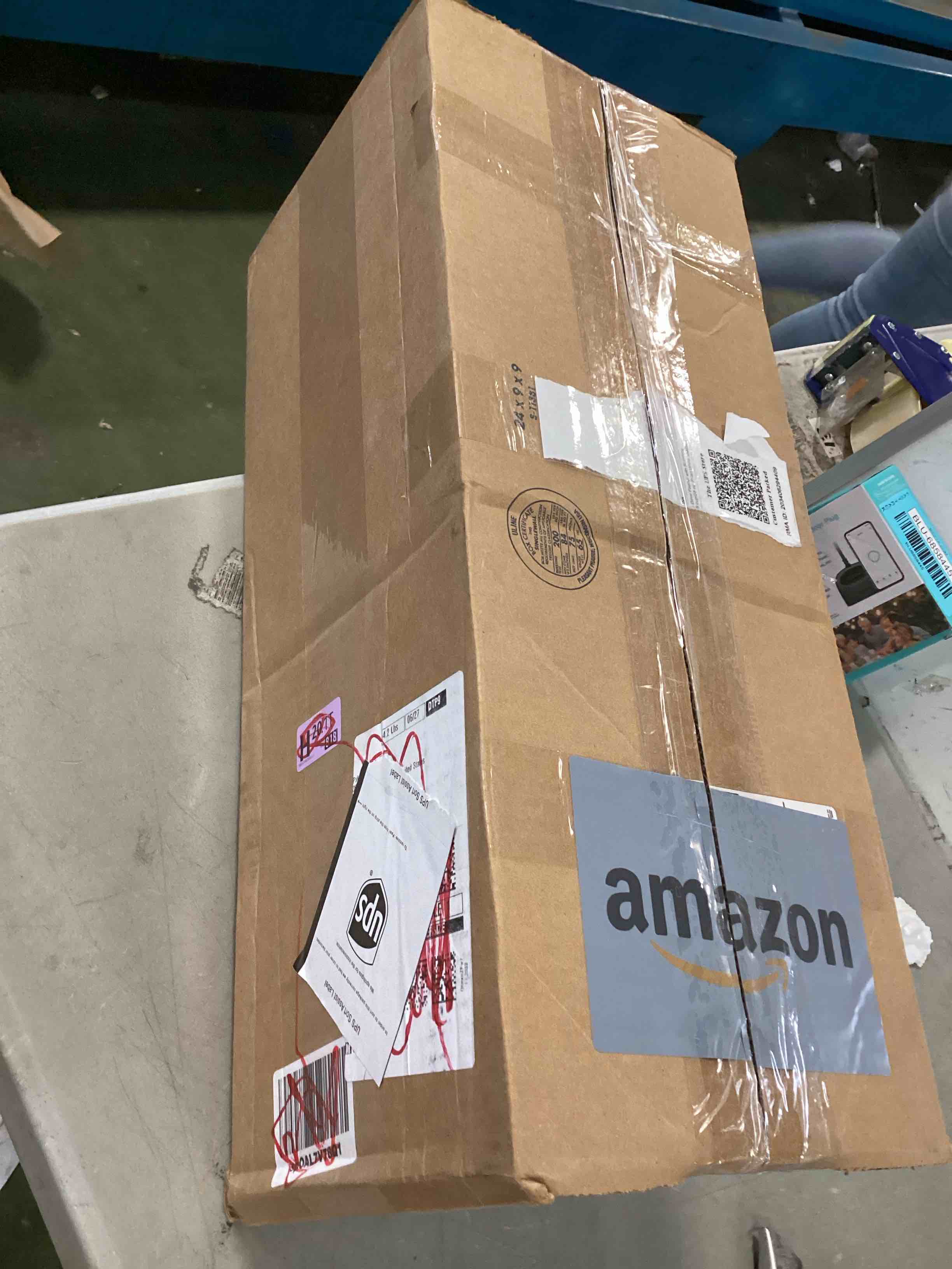 https://s3.amazonaws.com/lotting-images-prod/bidfta/BLU6858467_1721665397760.jpeg