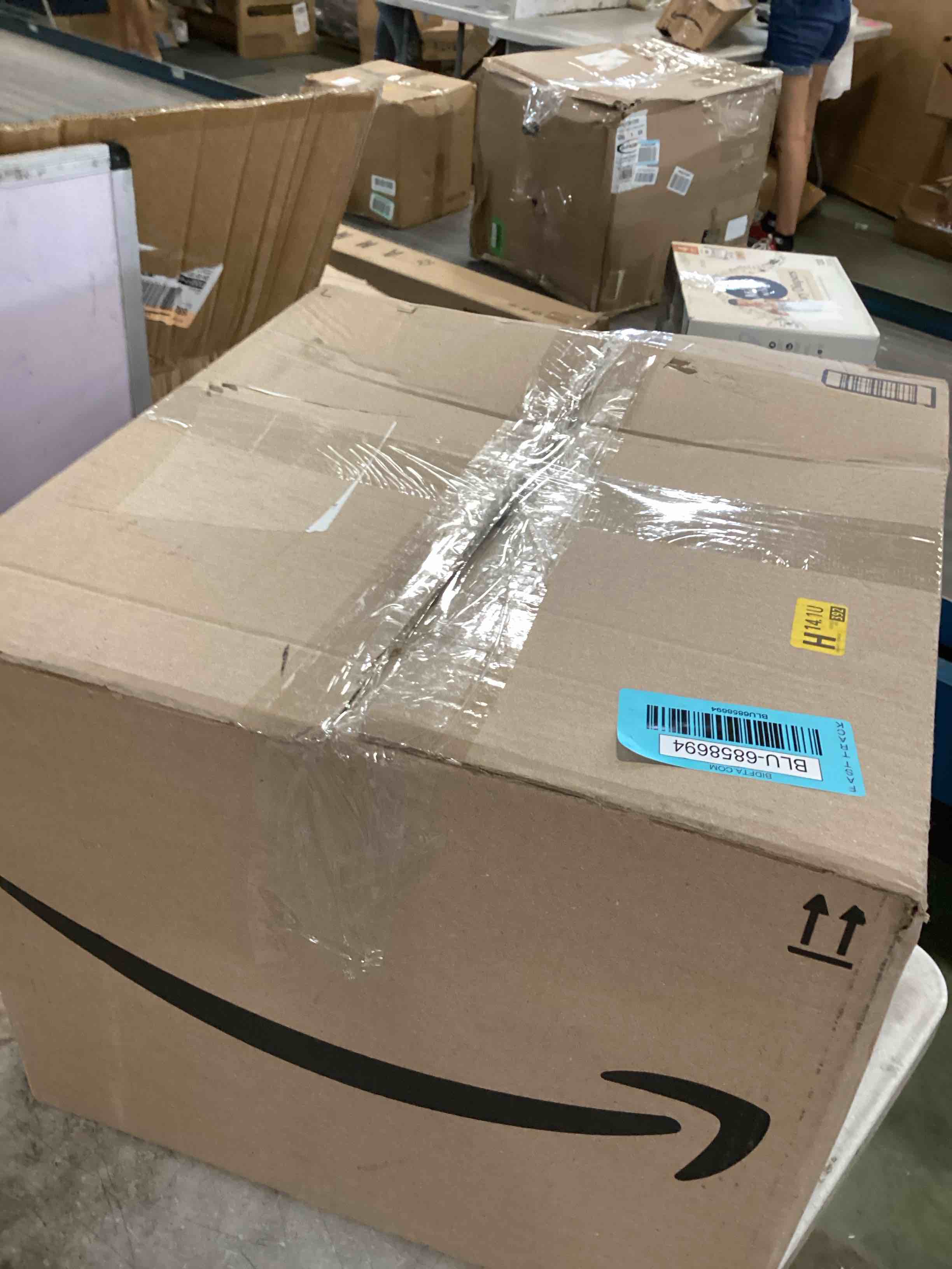 https://s3.amazonaws.com/lotting-images-prod/bidfta/BLU6858694_1721745092906.jpeg