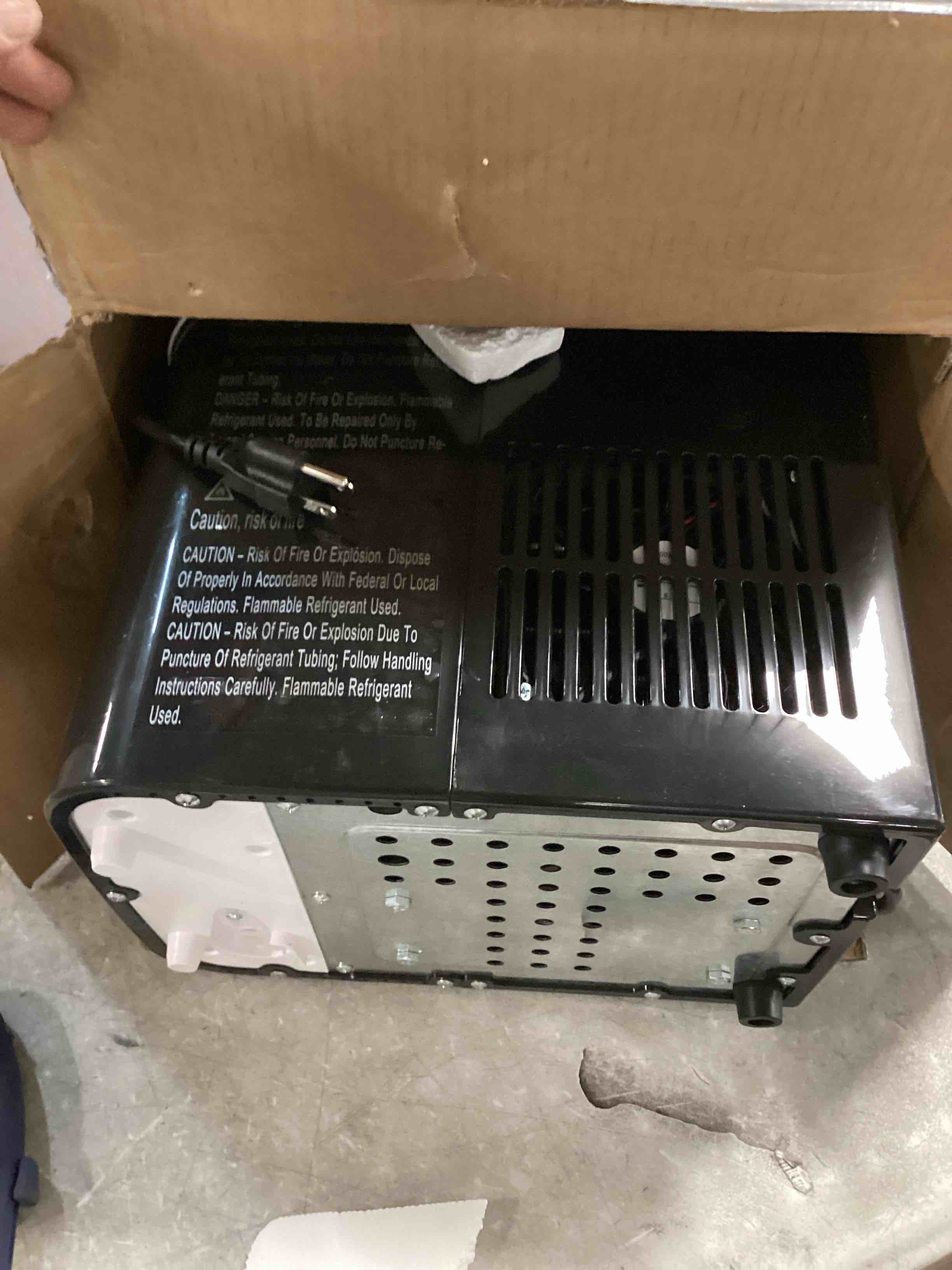 https://s3.amazonaws.com/lotting-images-prod/bidfta/BLU6858772_1721751657154.jpeg