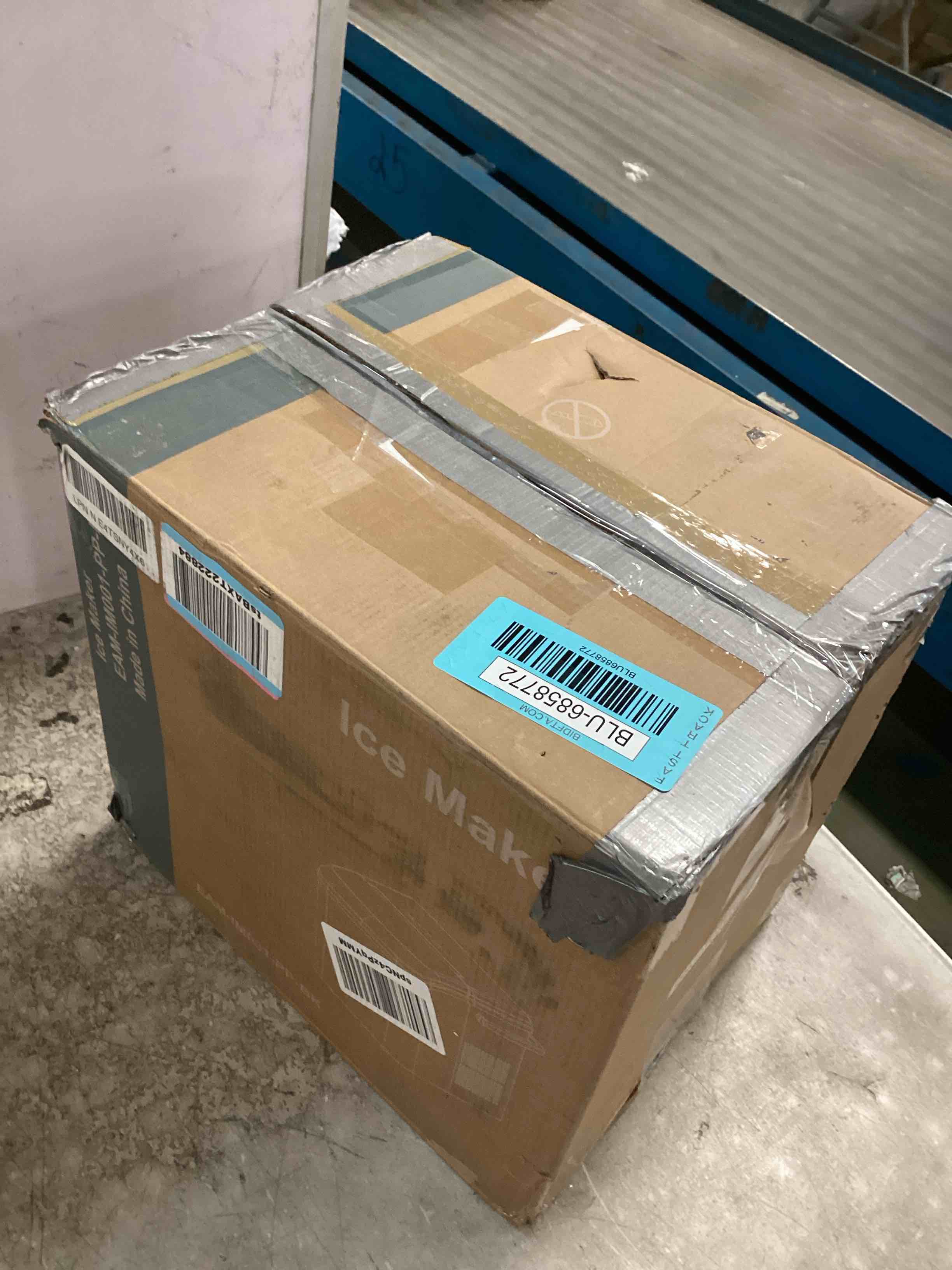 https://s3.amazonaws.com/lotting-images-prod/bidfta/BLU6858772_1721751674840.jpeg