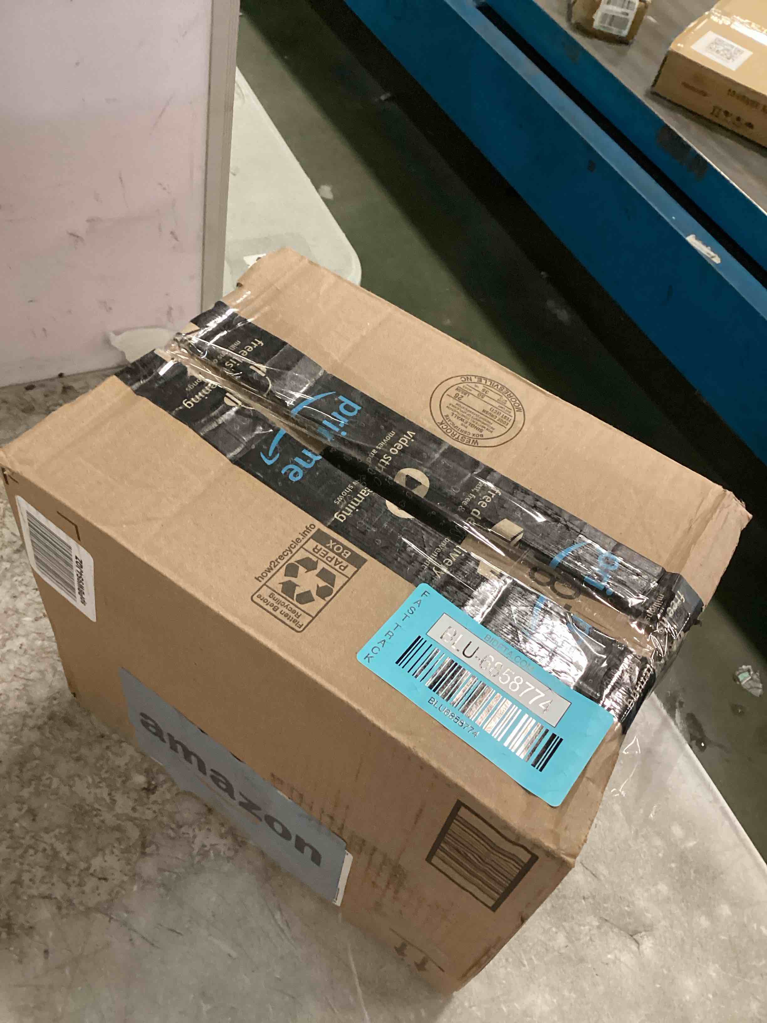 https://s3.amazonaws.com/lotting-images-prod/bidfta/BLU6858774_1721751852987.jpeg