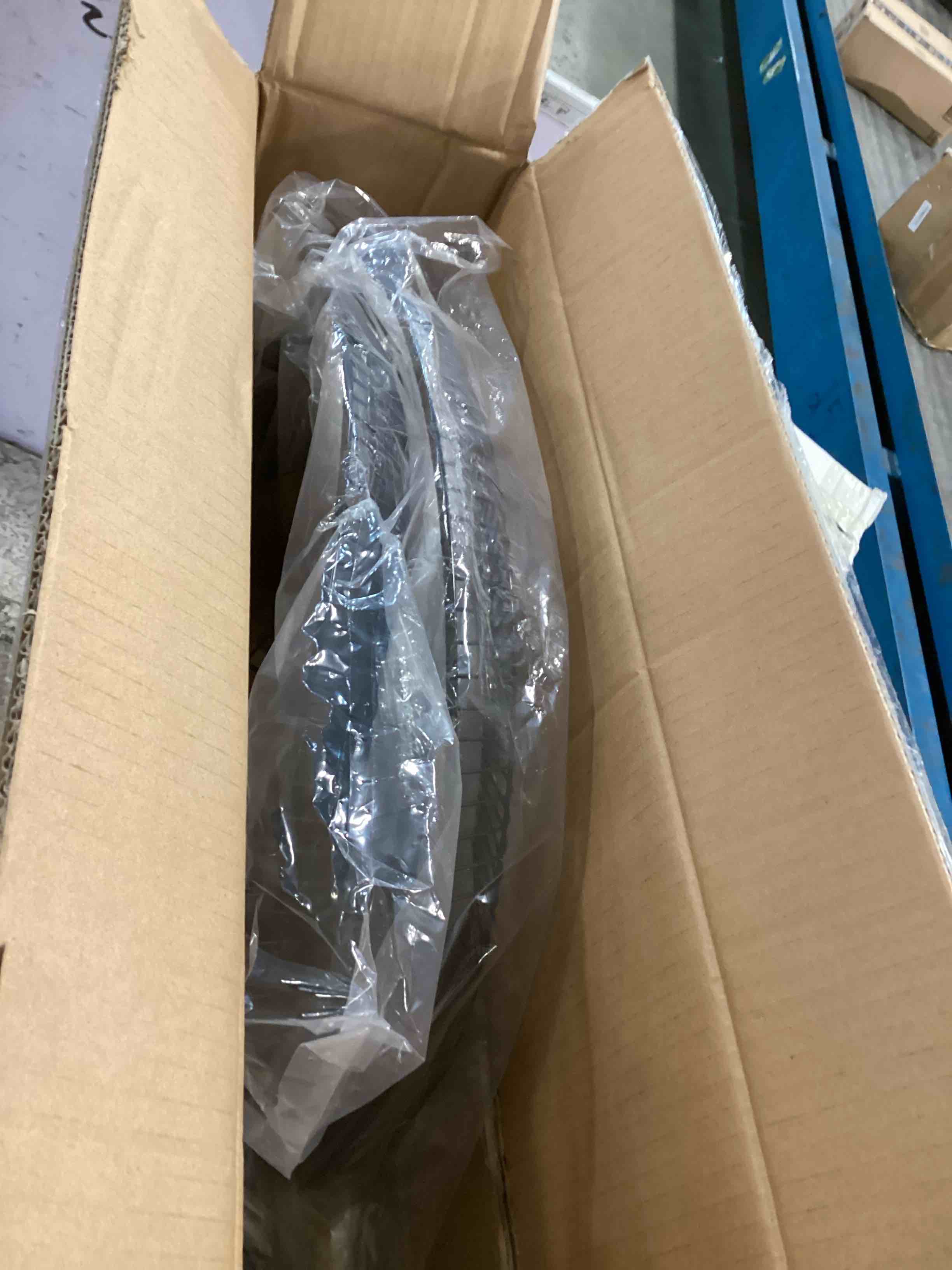 https://s3.amazonaws.com/lotting-images-prod/bidfta/BLU6858813_1721757723820.jpeg