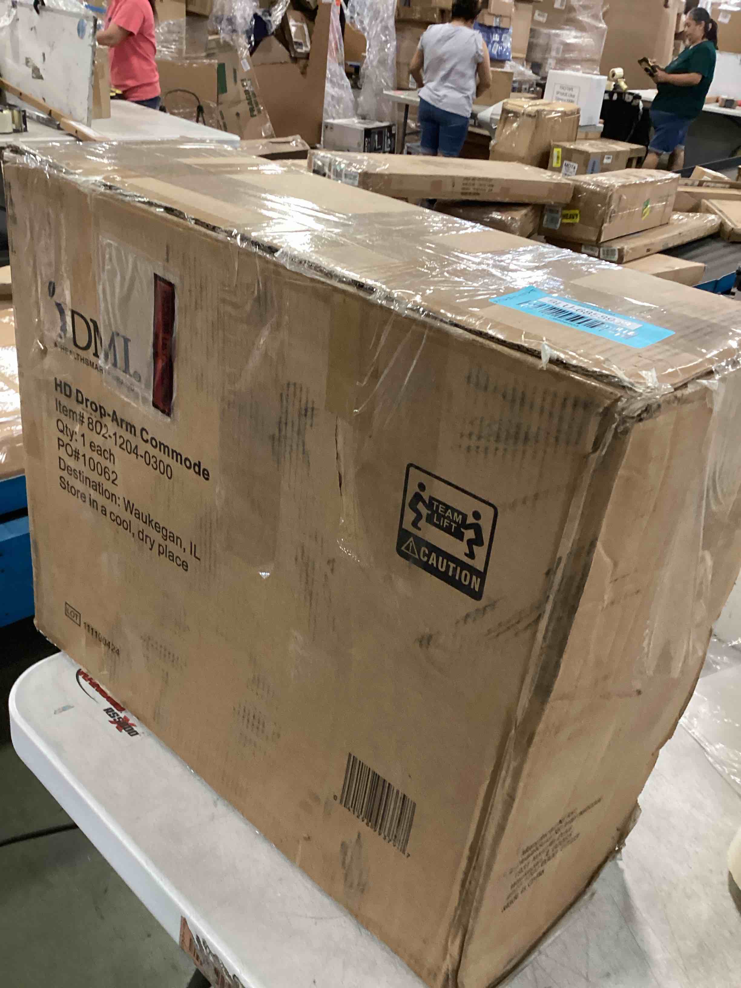 https://s3.amazonaws.com/lotting-images-prod/bidfta/BLU6858903_1721823491726.jpeg