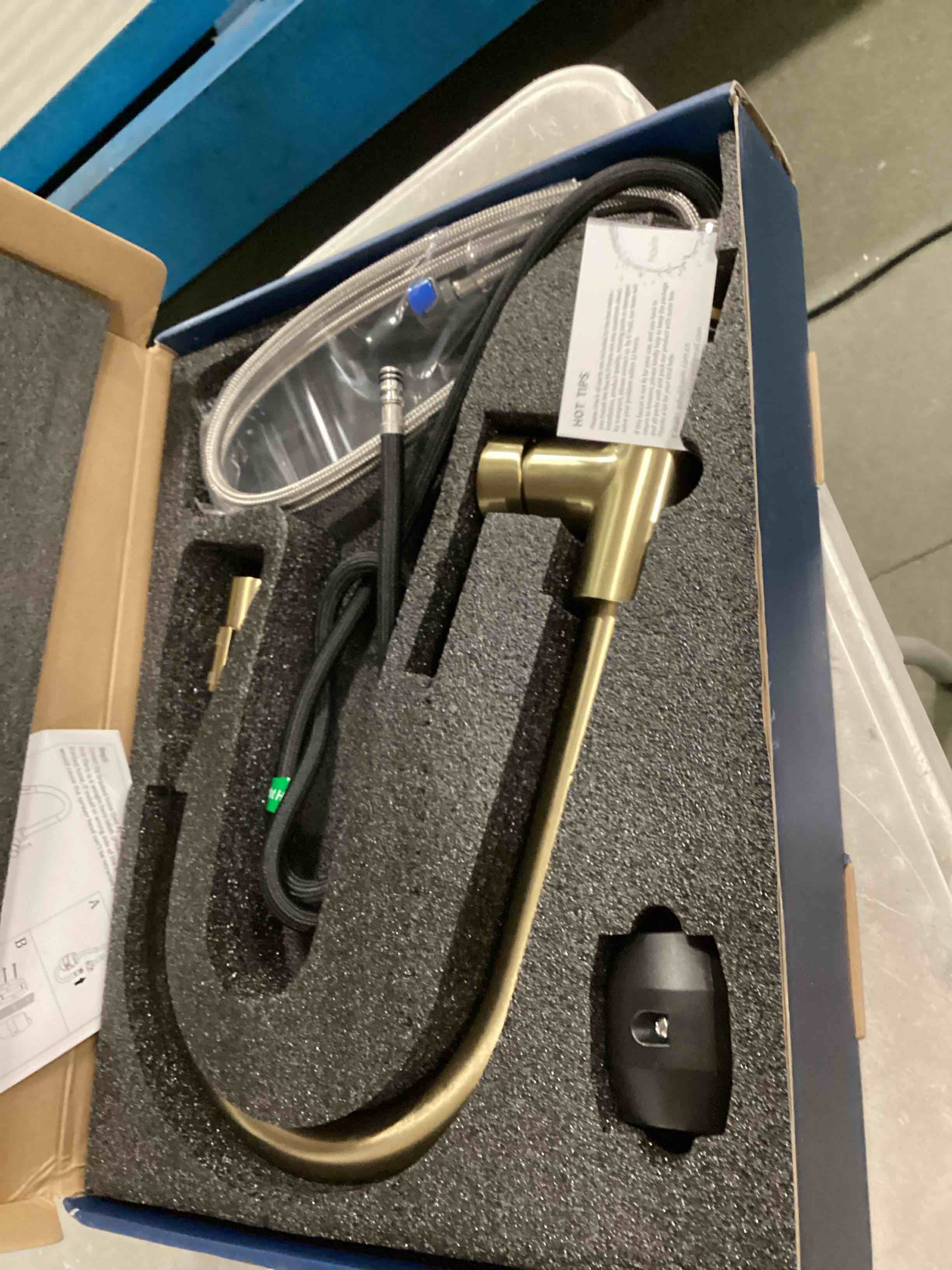 https://s3.amazonaws.com/lotting-images-prod/bidfta/BLU6859145_1721906385465.jpeg