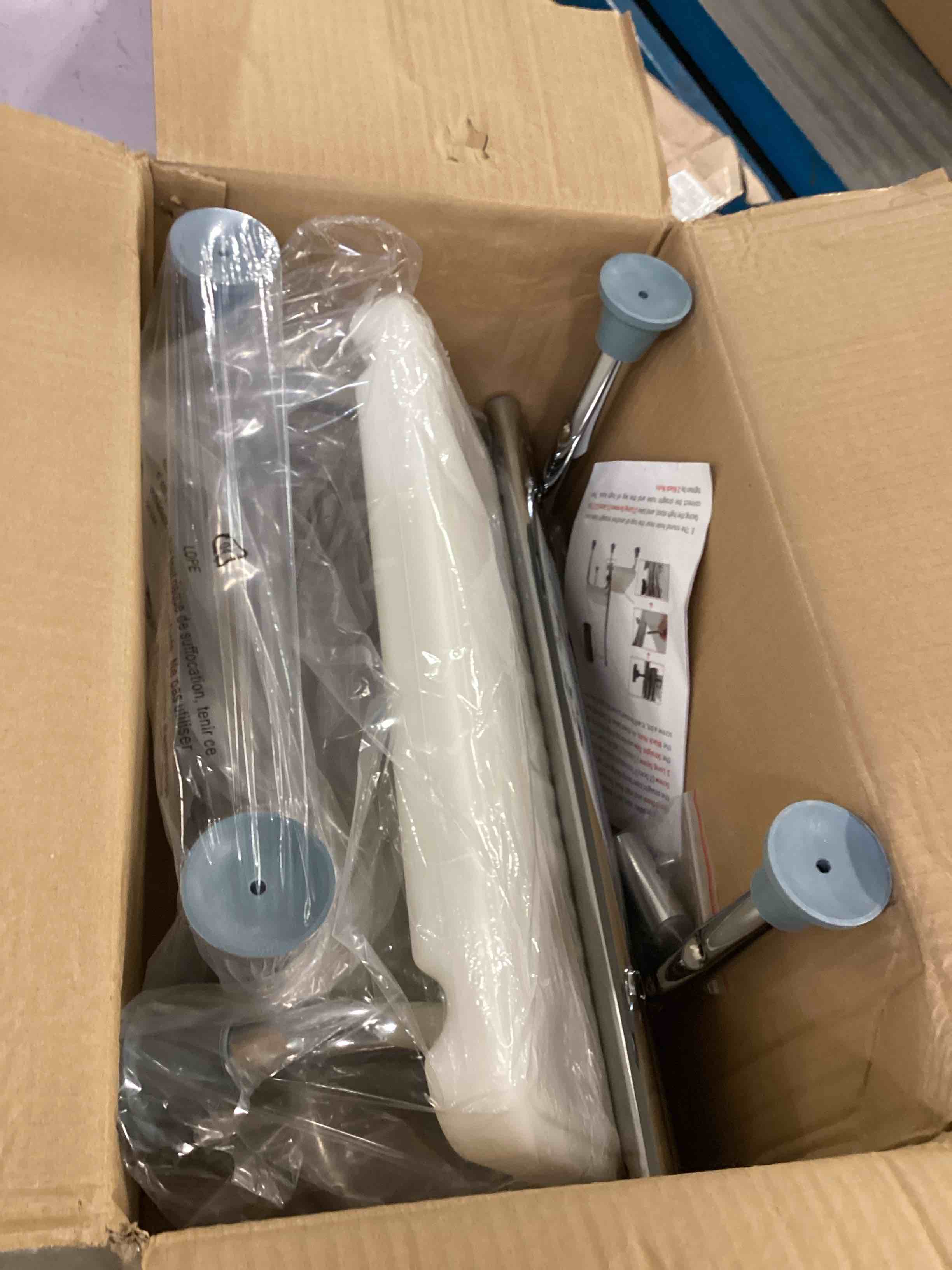 https://s3.amazonaws.com/lotting-images-prod/bidfta/BLU6859250_1721918458425.jpeg