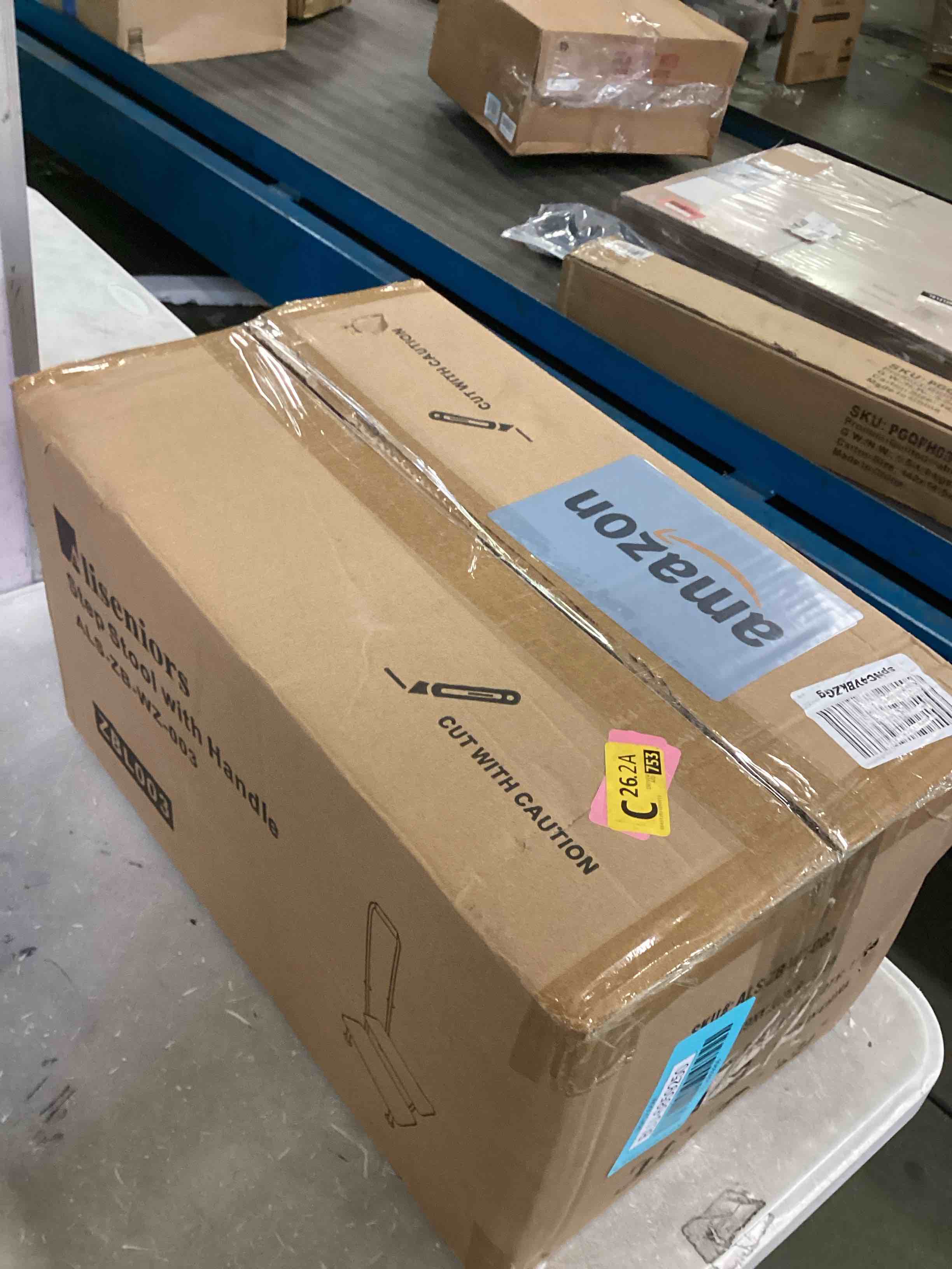 https://s3.amazonaws.com/lotting-images-prod/bidfta/BLU6859250_1721918480882.jpeg
