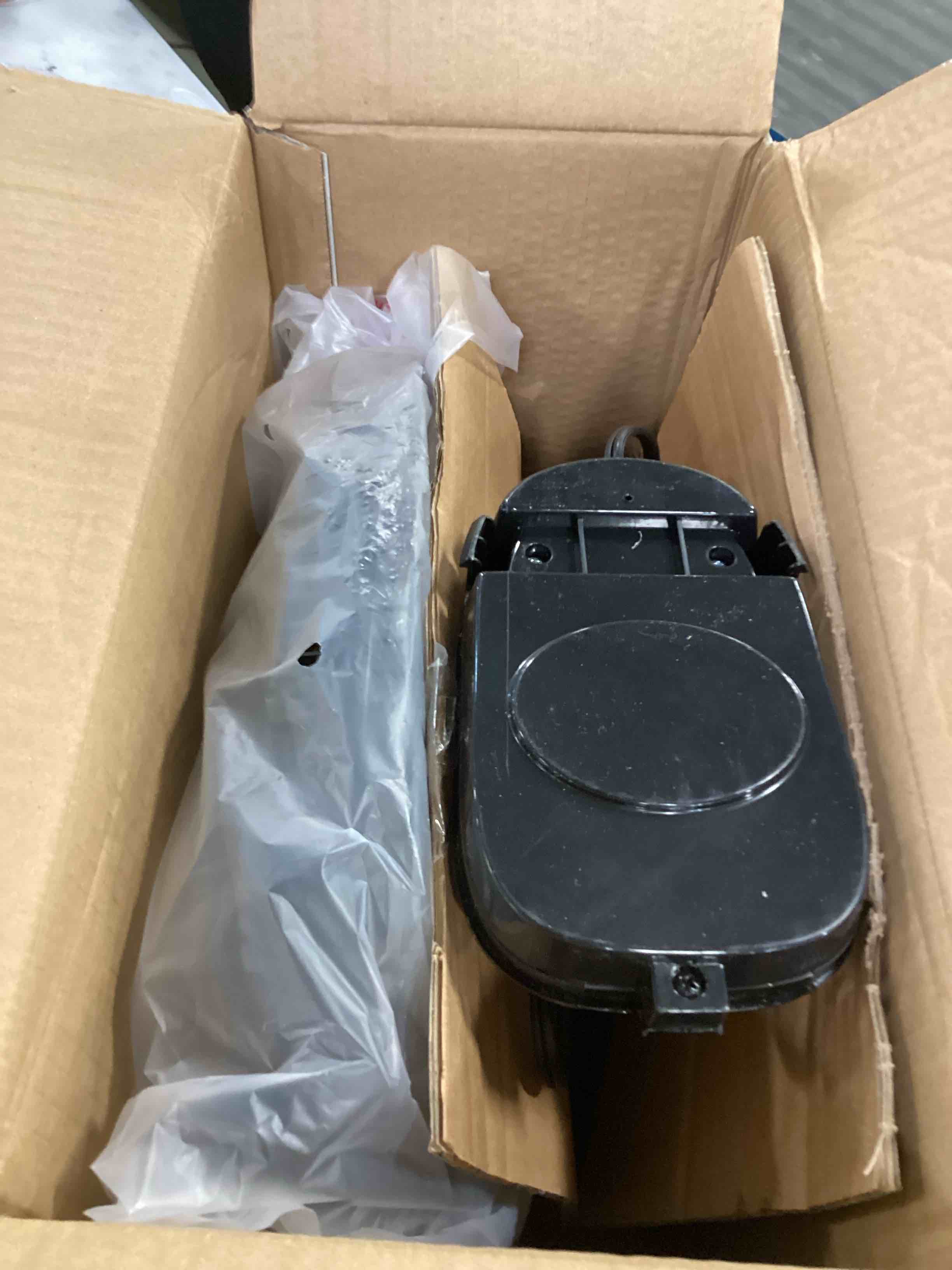 https://s3.amazonaws.com/lotting-images-prod/bidfta/BLU6859259_1721919339518.jpeg