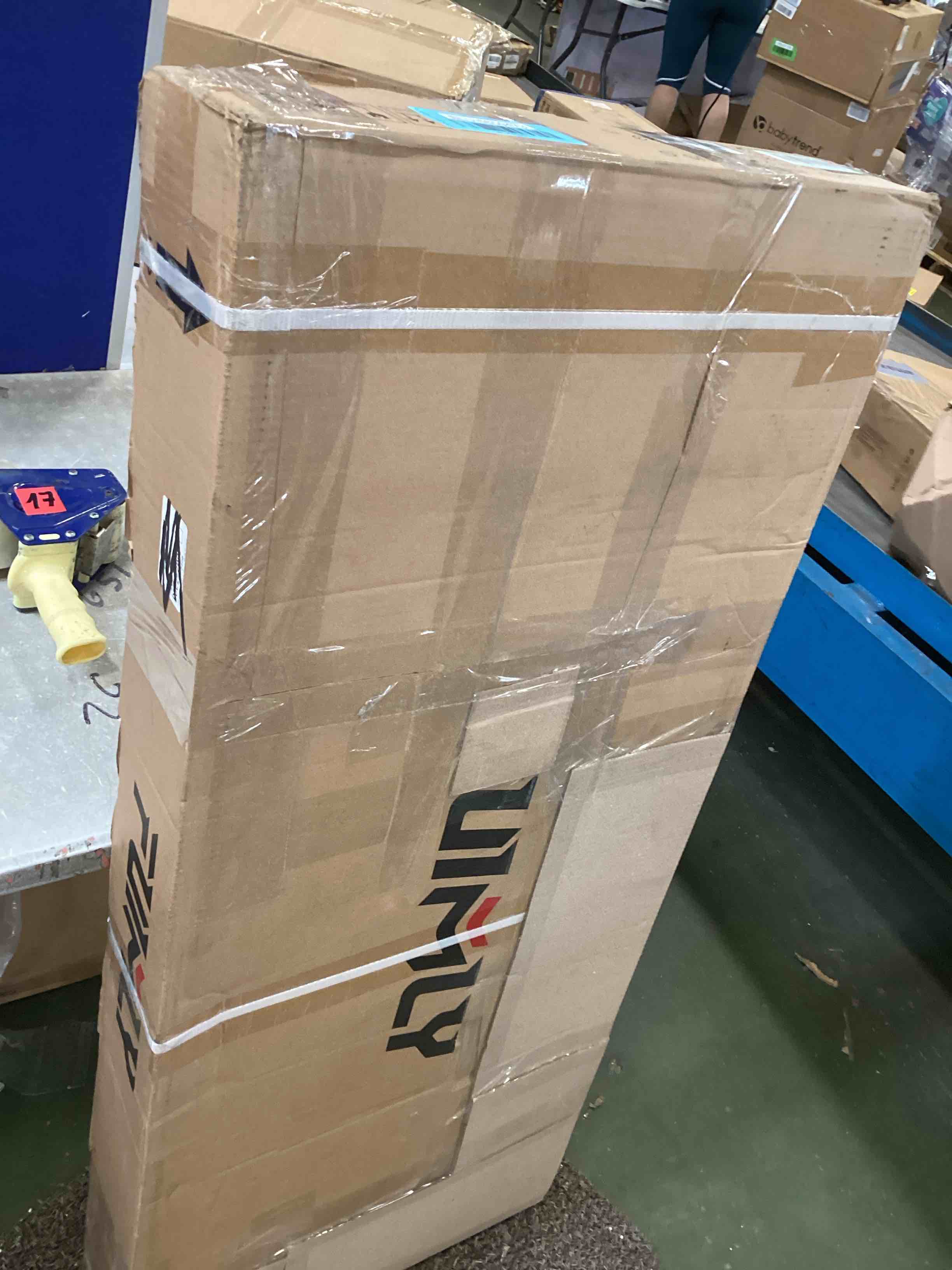 https://s3.amazonaws.com/lotting-images-prod/bidfta/BLU6859473_1722002076629.jpeg