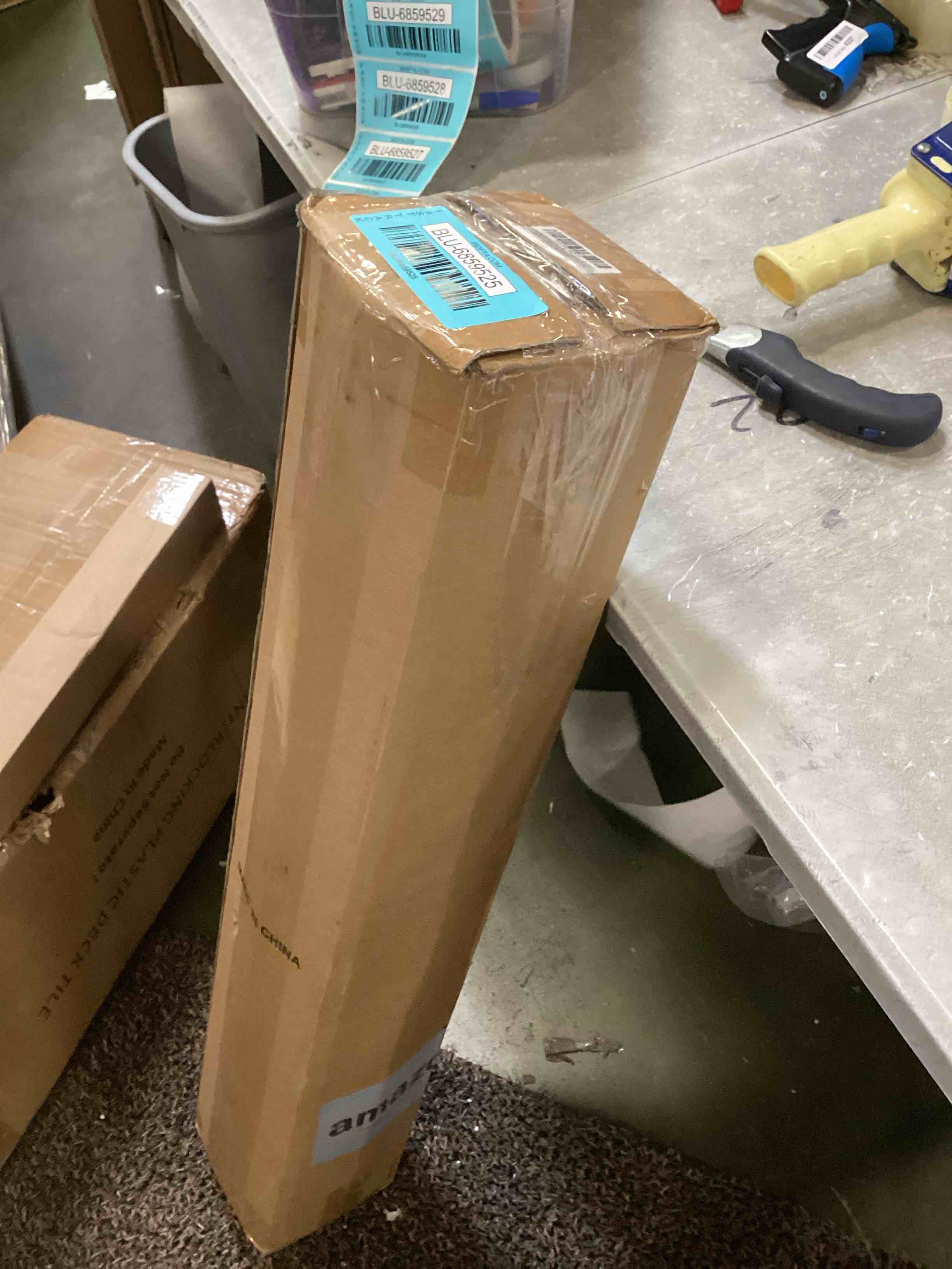 https://s3.amazonaws.com/lotting-images-prod/bidfta/BLU6859525_1722007752725.jpeg