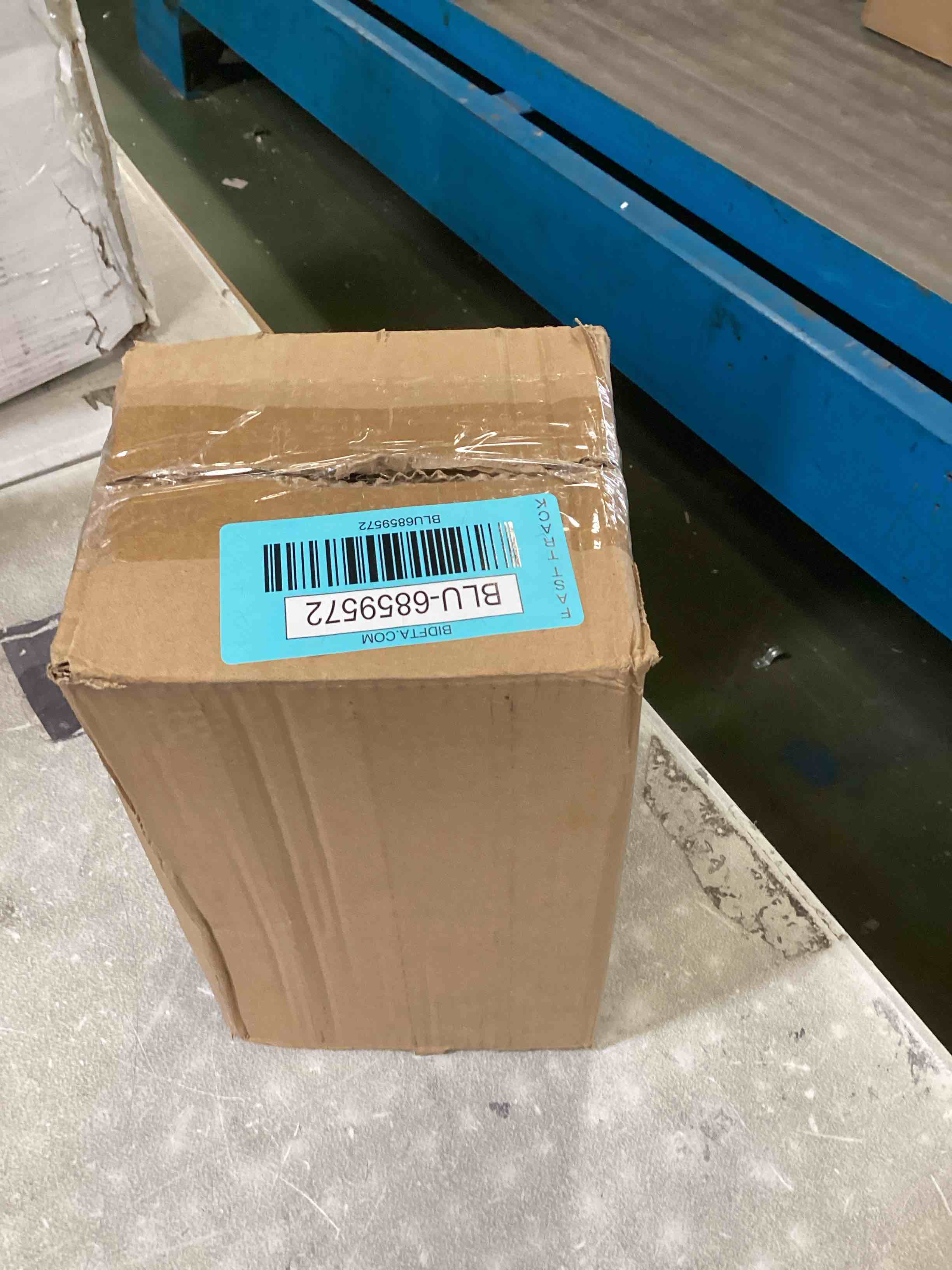 https://s3.amazonaws.com/lotting-images-prod/bidfta/BLU6859572_1722014479140.jpeg