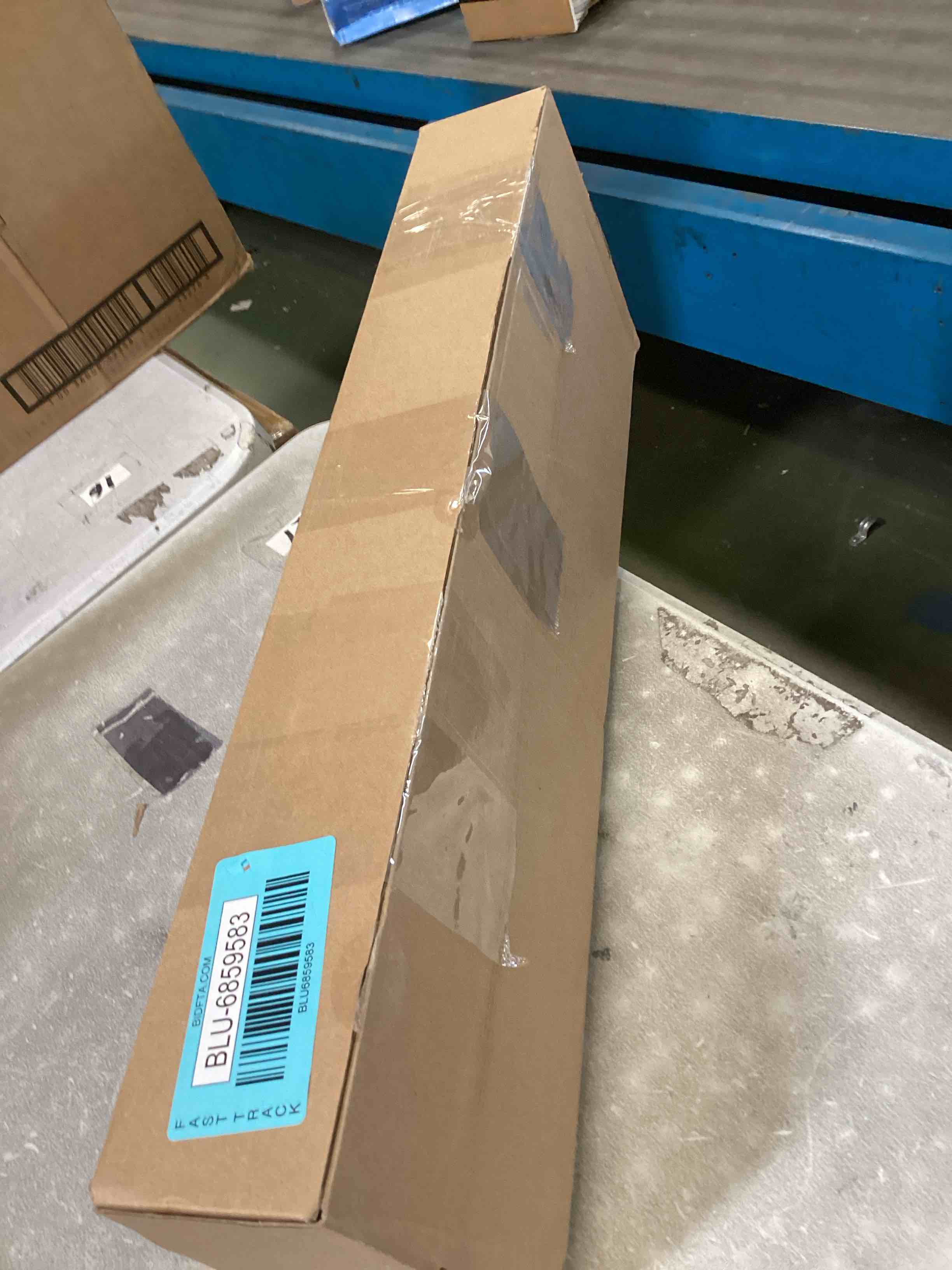 https://s3.amazonaws.com/lotting-images-prod/bidfta/BLU6859583_1722015447498.jpeg