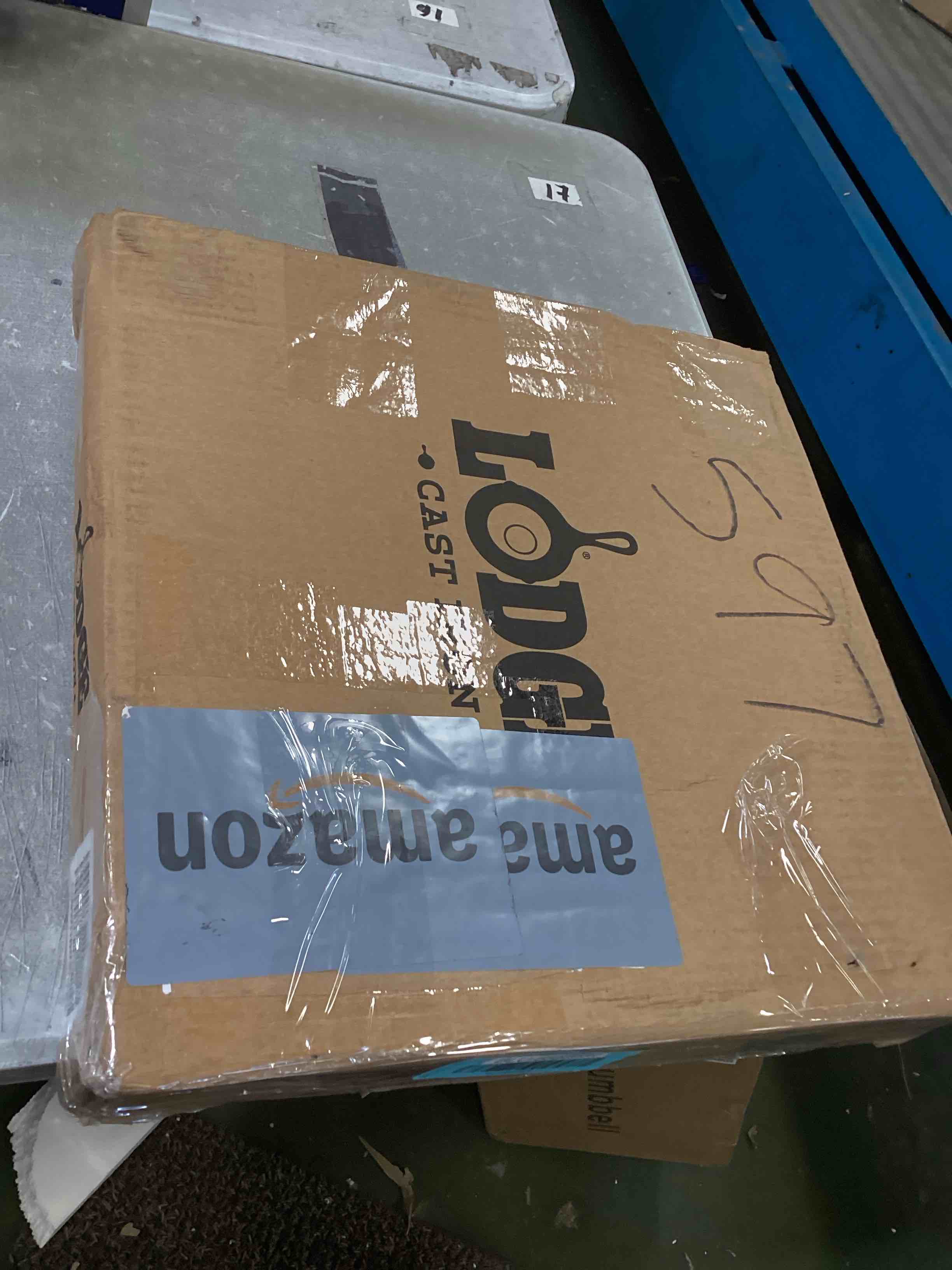 https://s3.amazonaws.com/lotting-images-prod/bidfta/BLU6859584_1722015541802.jpeg