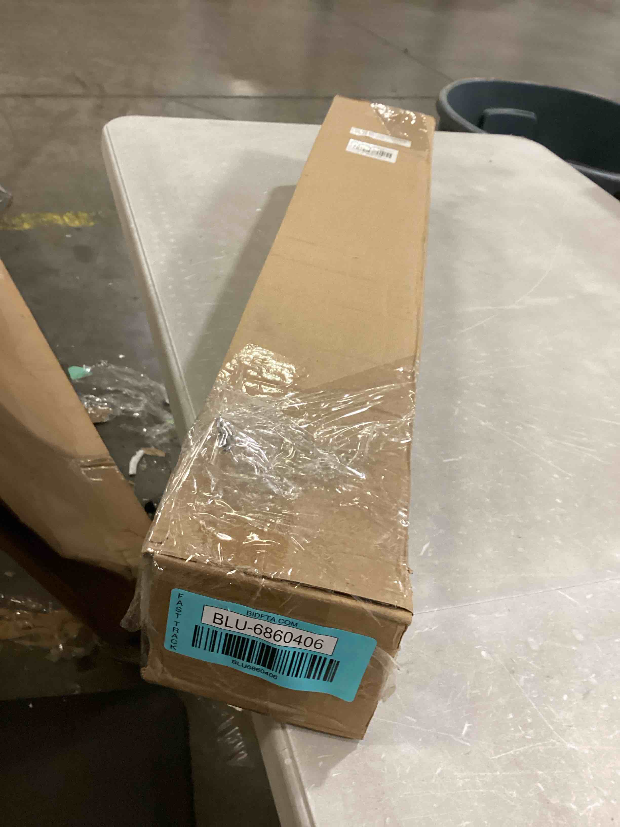 https://s3.amazonaws.com/lotting-images-prod/bidfta/BLU6860406_1731094593941.jpeg