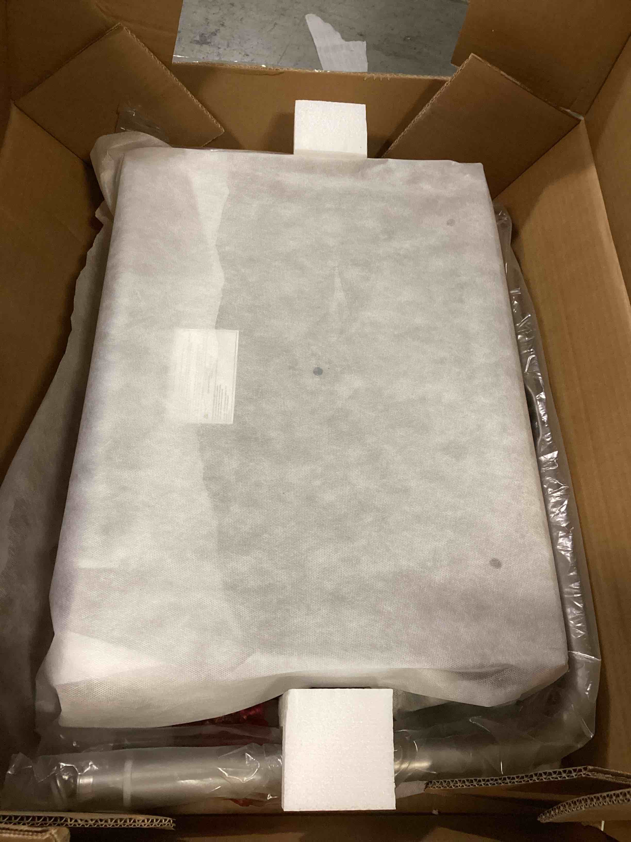 https://s3.amazonaws.com/lotting-images-prod/bidfta/BLU6860704_1731614080856.jpeg
