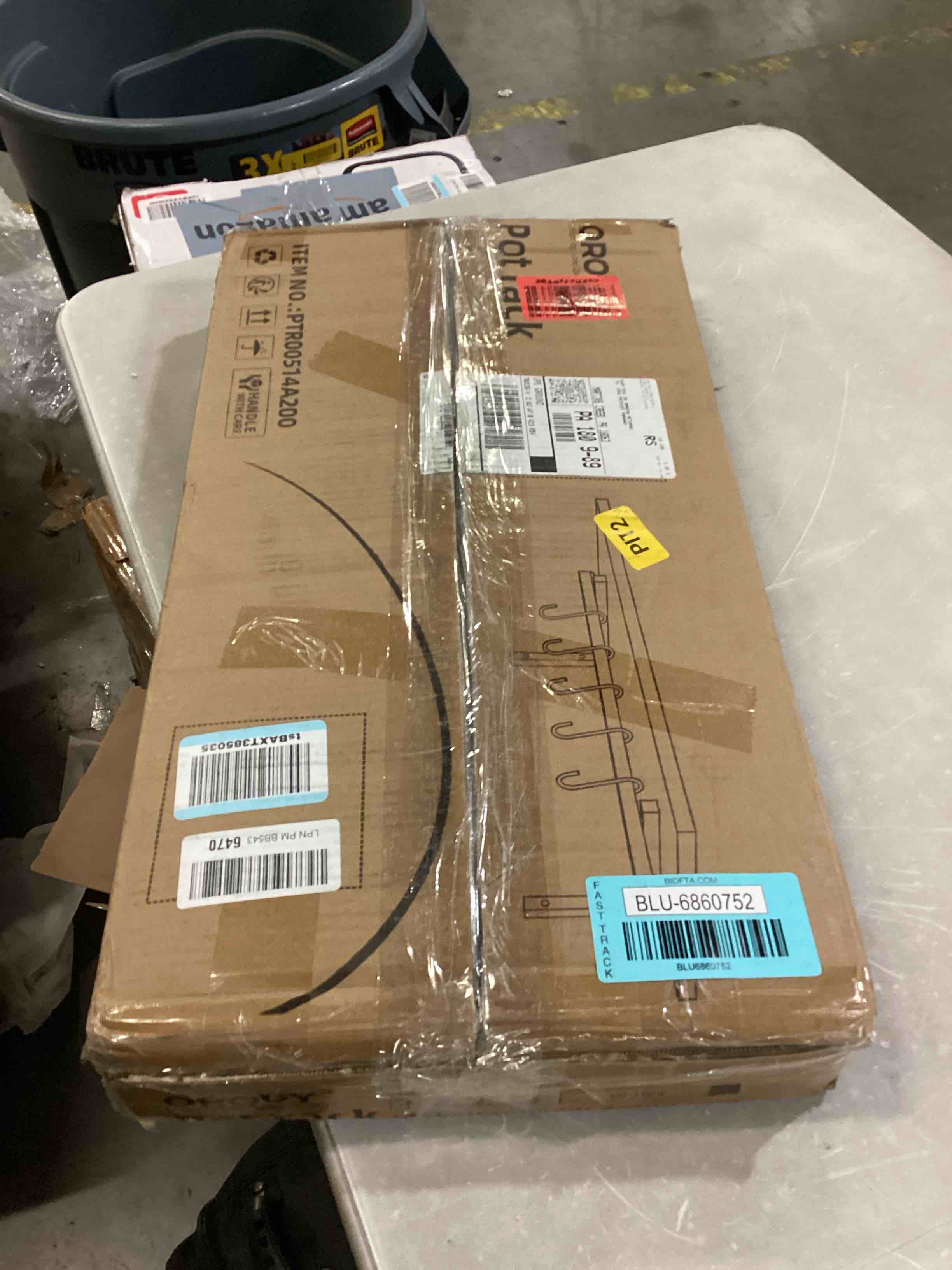 https://s3.amazonaws.com/lotting-images-prod/bidfta/BLU6860752_1731688210500.jpeg