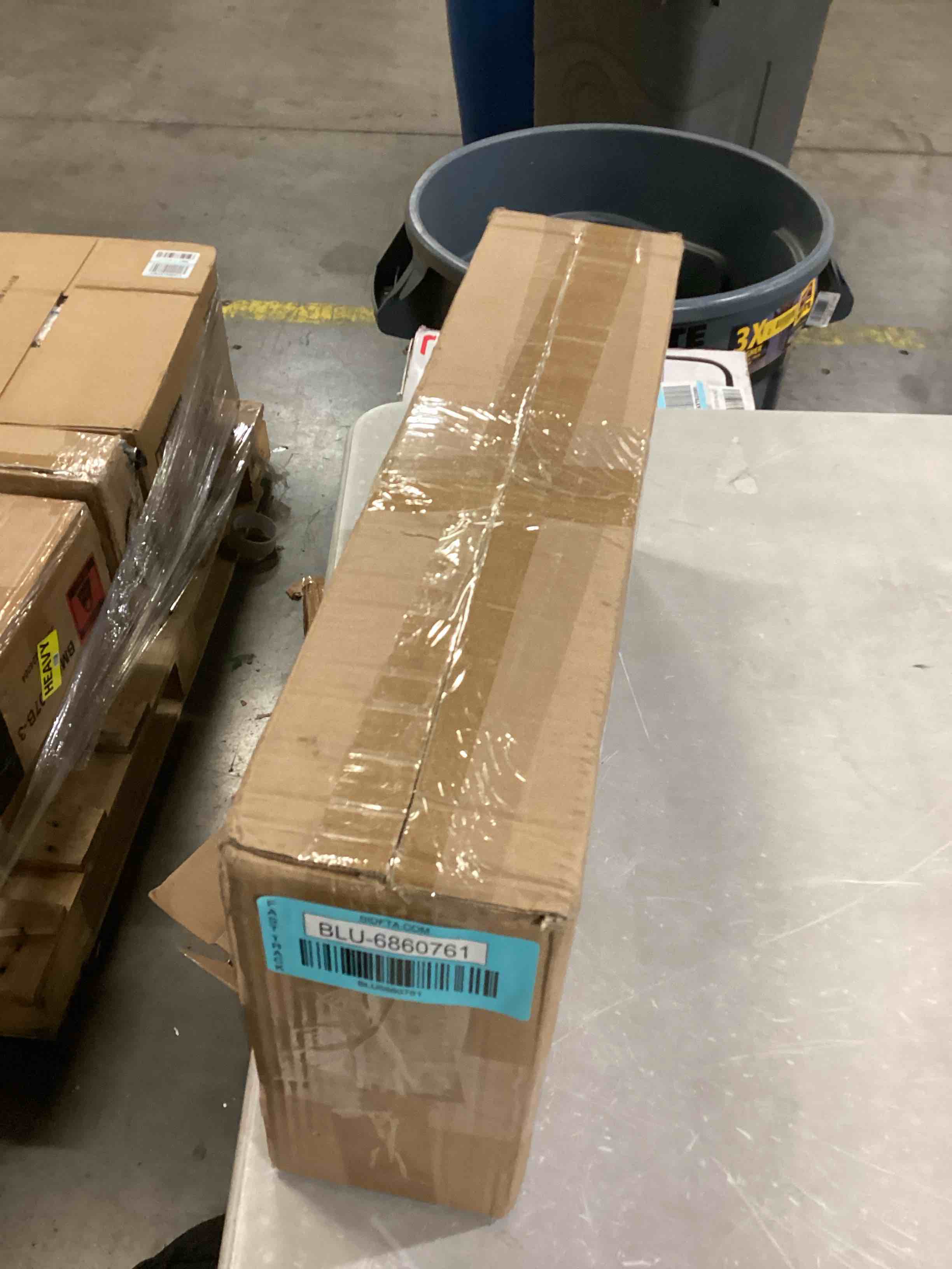 https://s3.amazonaws.com/lotting-images-prod/bidfta/BLU6860761_1731689499060.jpeg