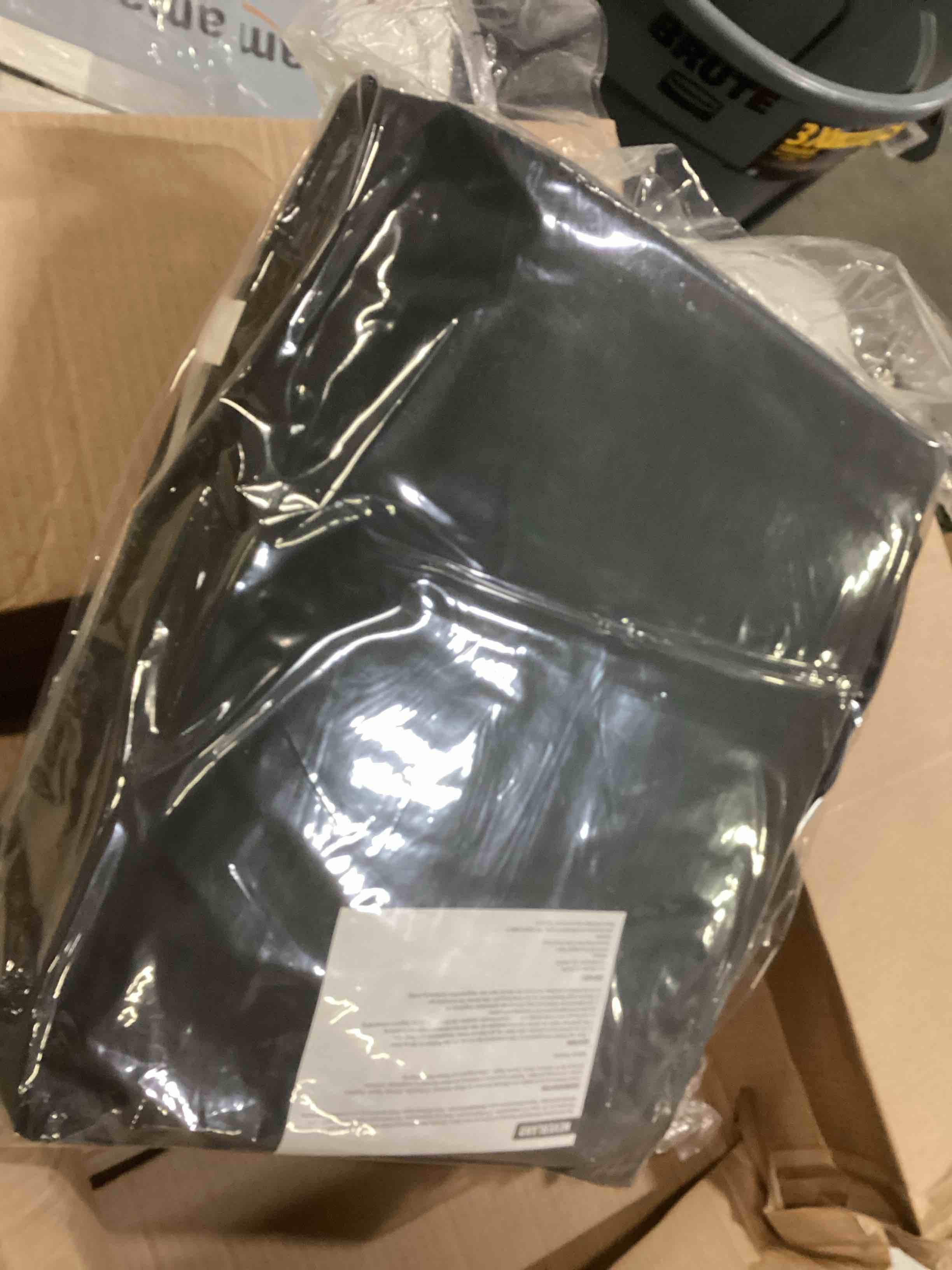 https://s3.amazonaws.com/lotting-images-prod/bidfta/BLU6860815_1731932214508.jpeg