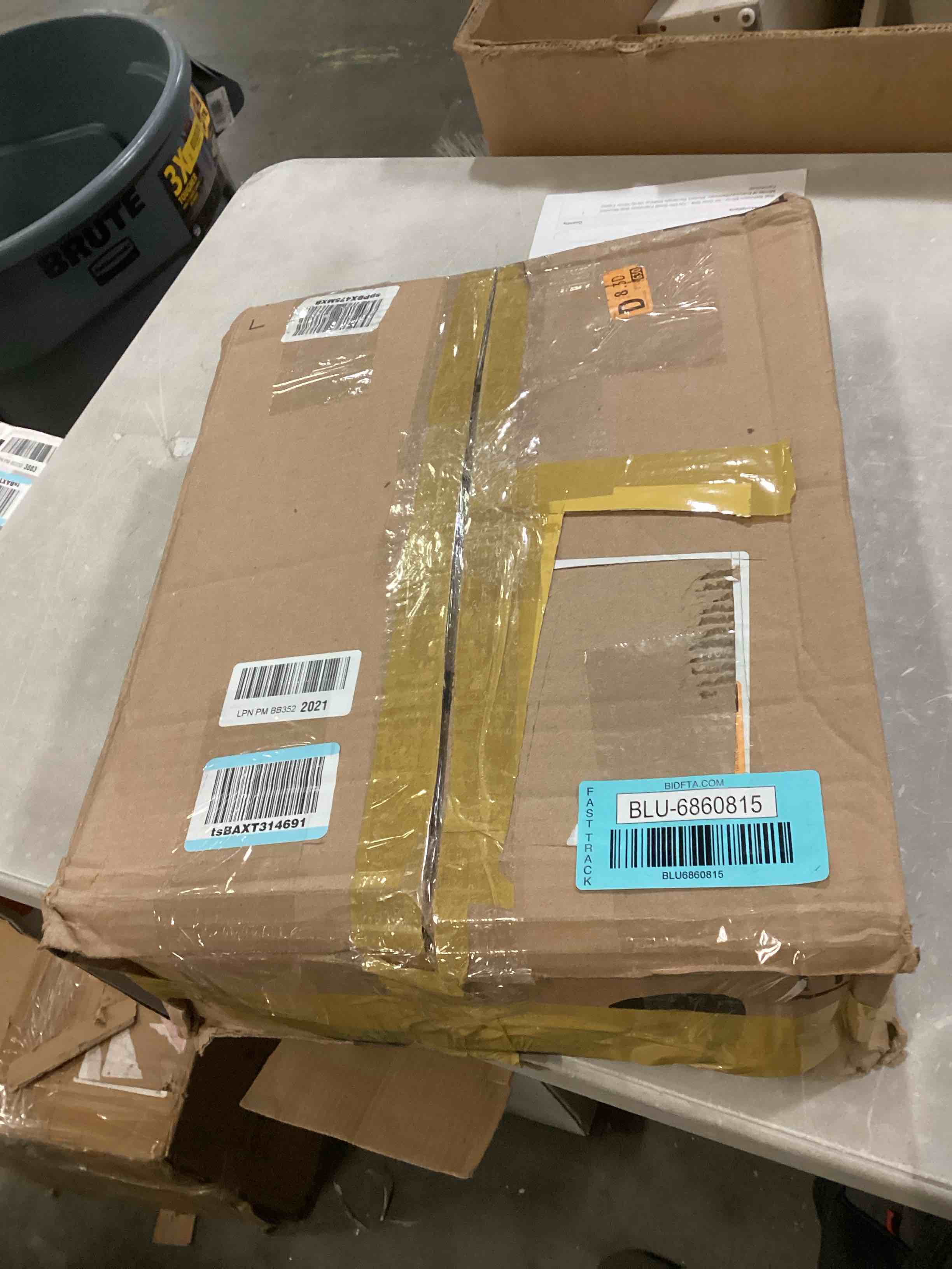 https://s3.amazonaws.com/lotting-images-prod/bidfta/BLU6860815_1731932305336.jpeg
